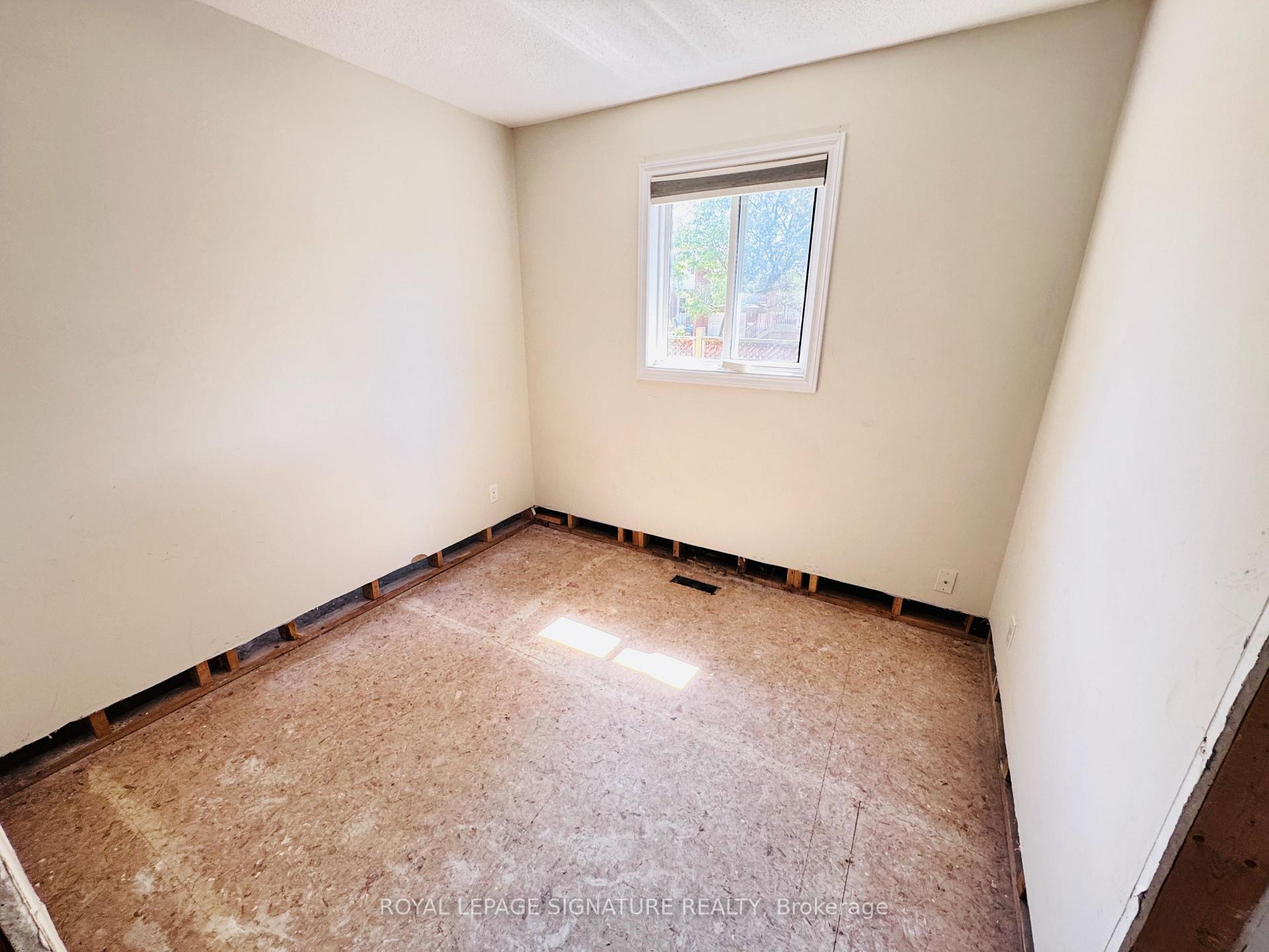Photo 18 of 228 Martindale Crescent, Brampton, Bram West — HOMEH