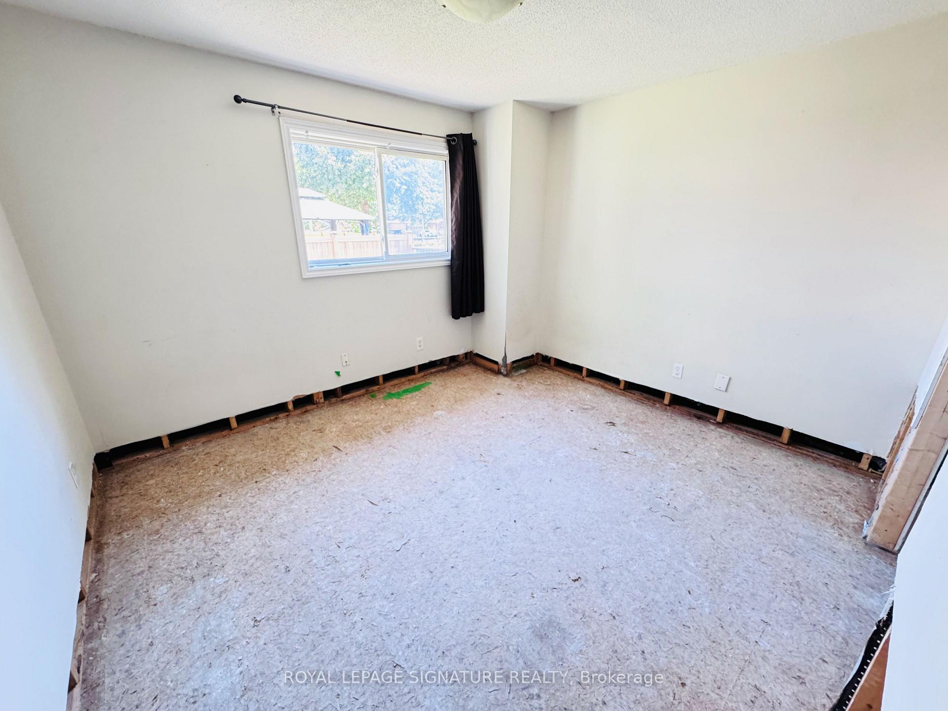 Photo 20 of 228 Martindale Crescent, Brampton, Bram West — HOMEH