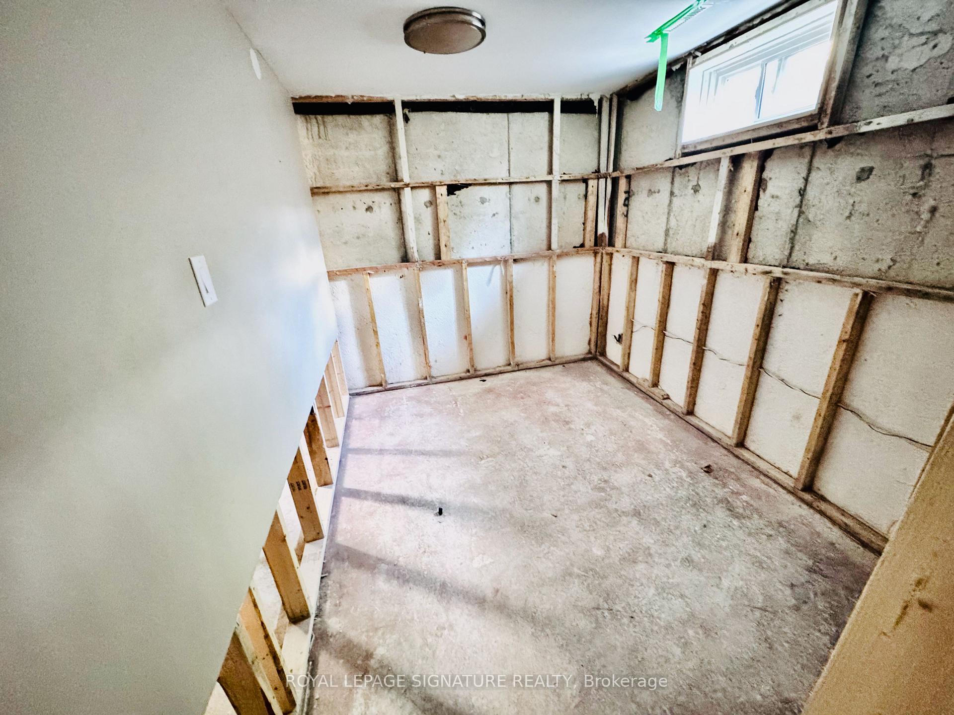 Photo 29 of 228 Martindale Crescent, Brampton, Bram West — HOMEH
