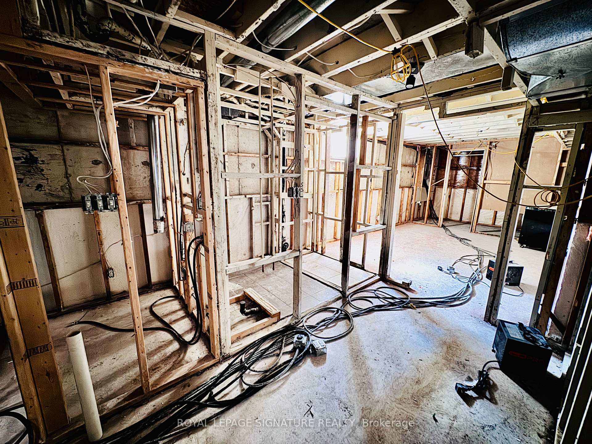 Photo 31 of 228 Martindale Crescent, Brampton, Bram West — HOMEH