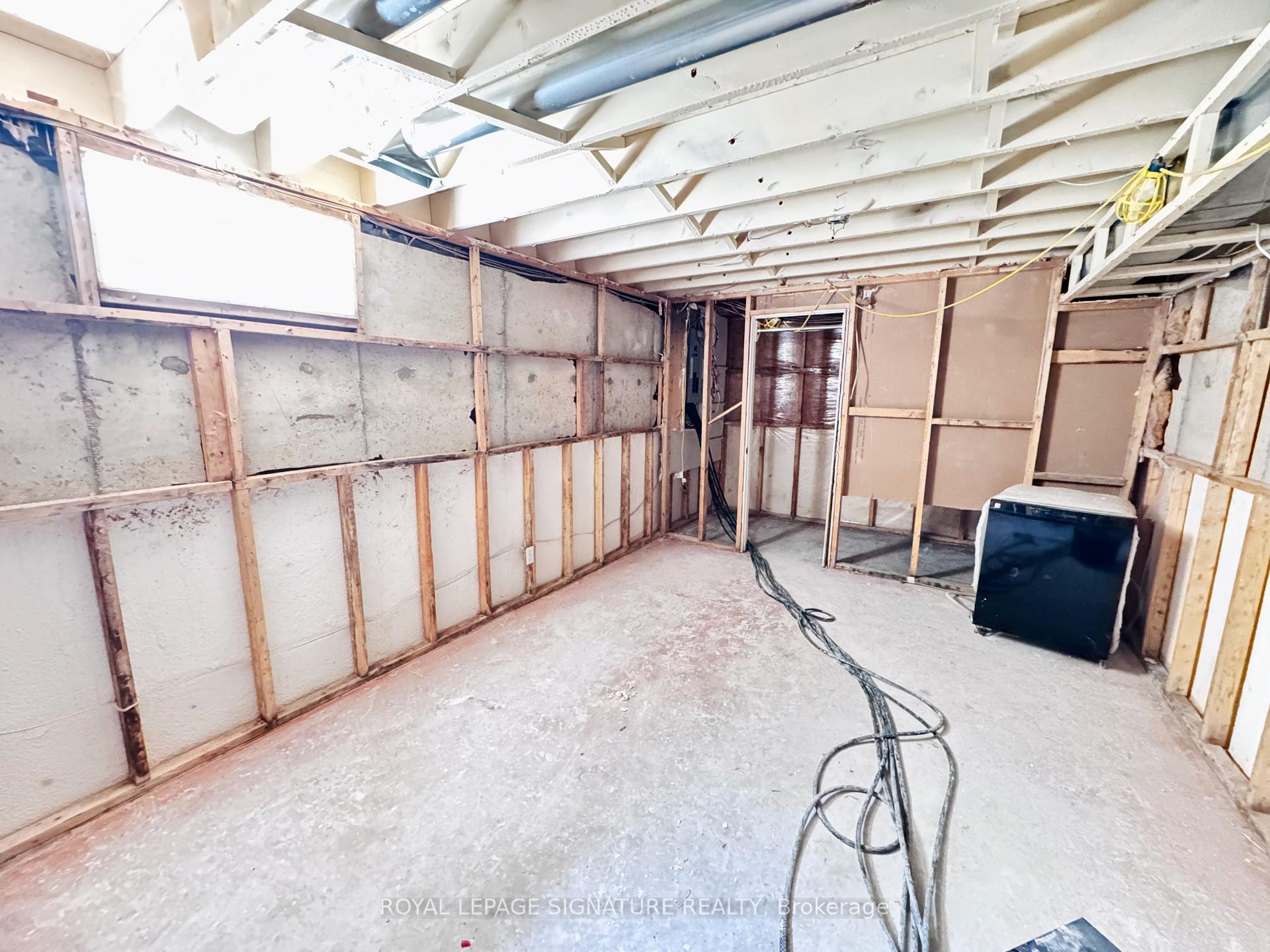 Photo 32 of 228 Martindale Crescent, Brampton, Bram West — HOMEH