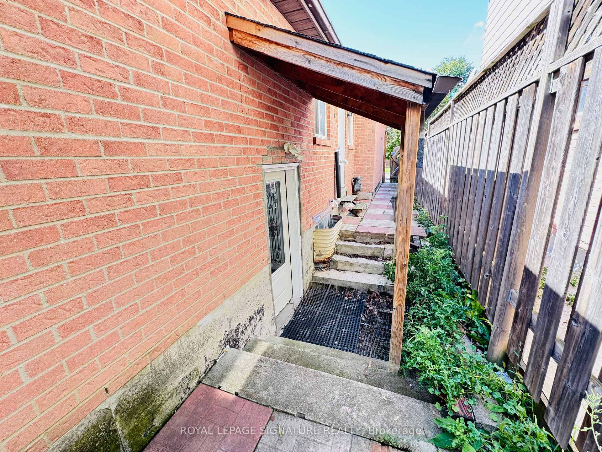 Photo 43 of 228 Martindale Crescent, Brampton, Bram West — HOMEH