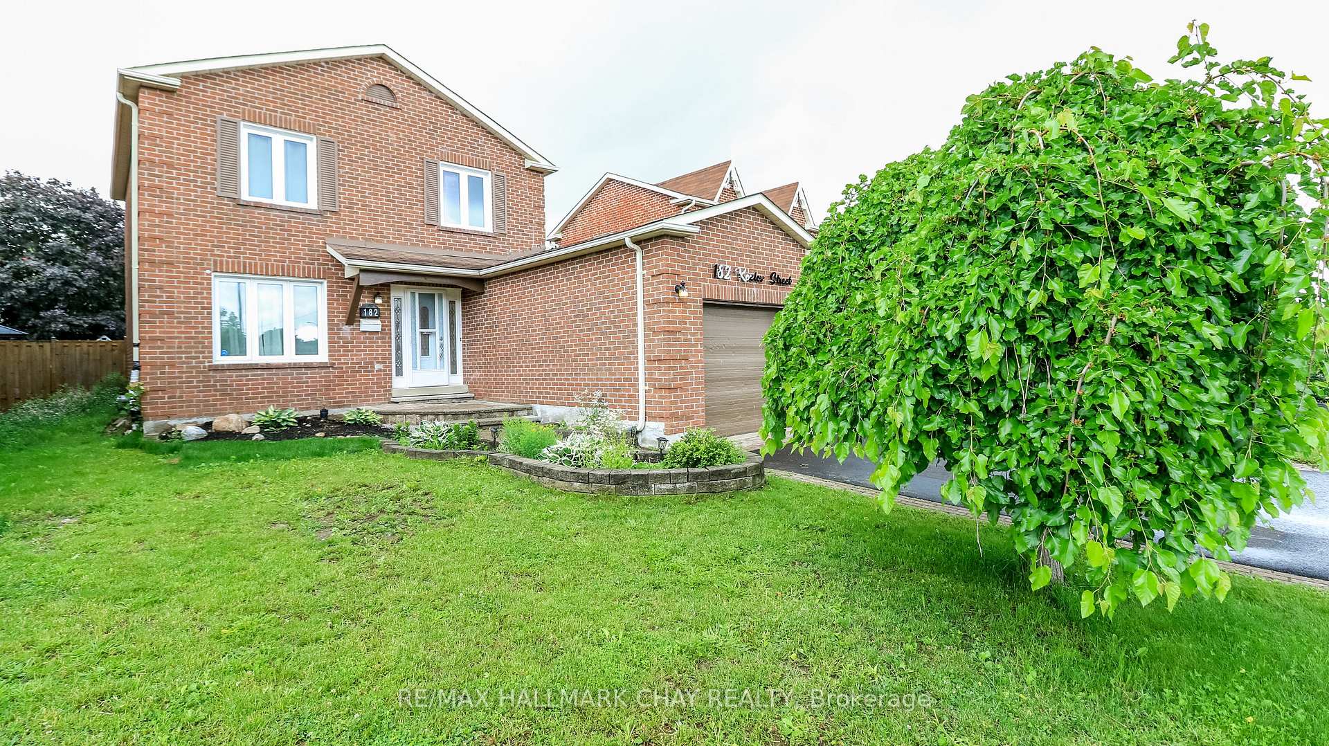 Photo 4 of 182 Kozlov Street, Barrie, West Bayfield — HOMEH