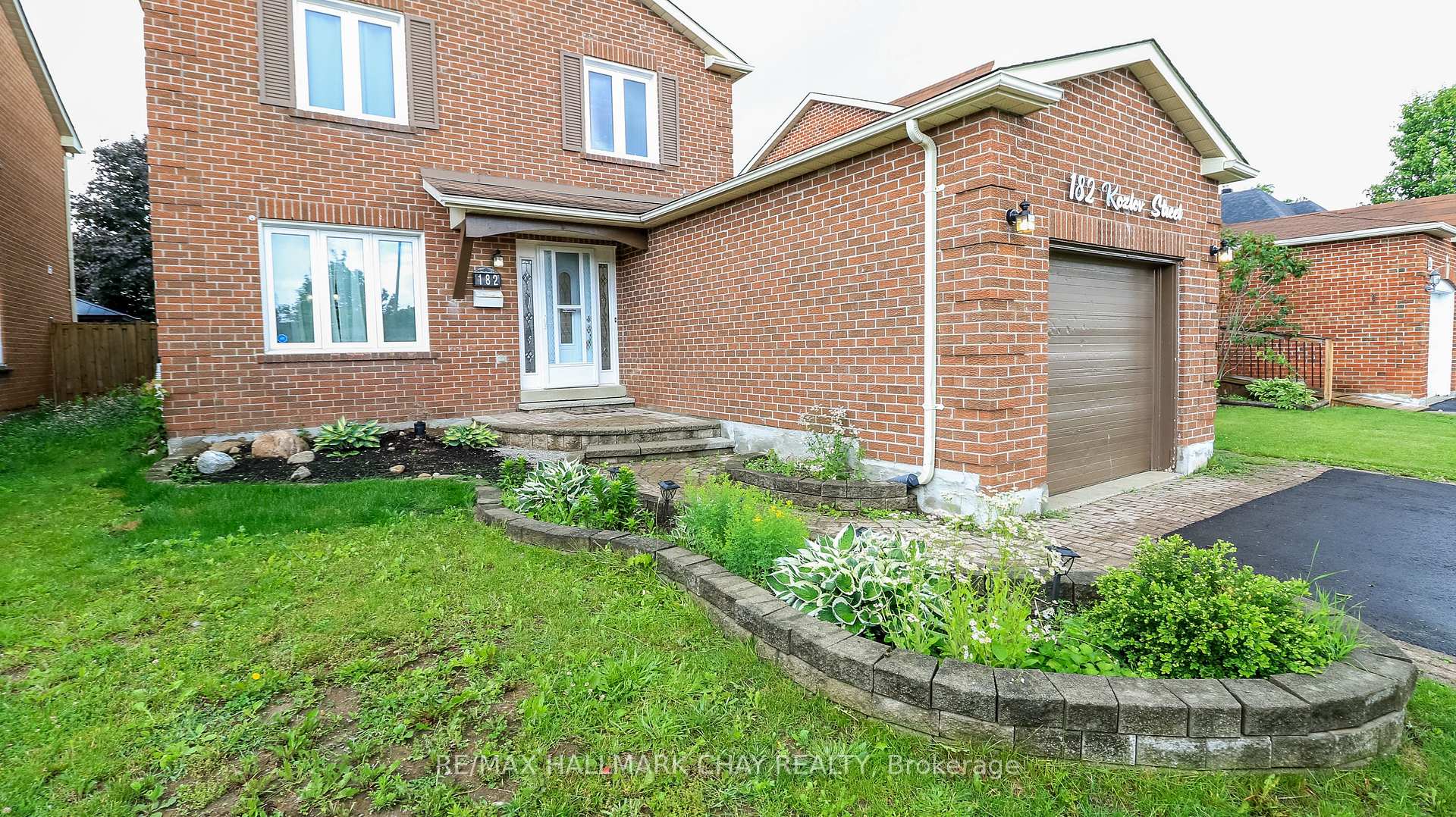 Photo 5 of 182 Kozlov Street, Barrie, West Bayfield — HOMEH