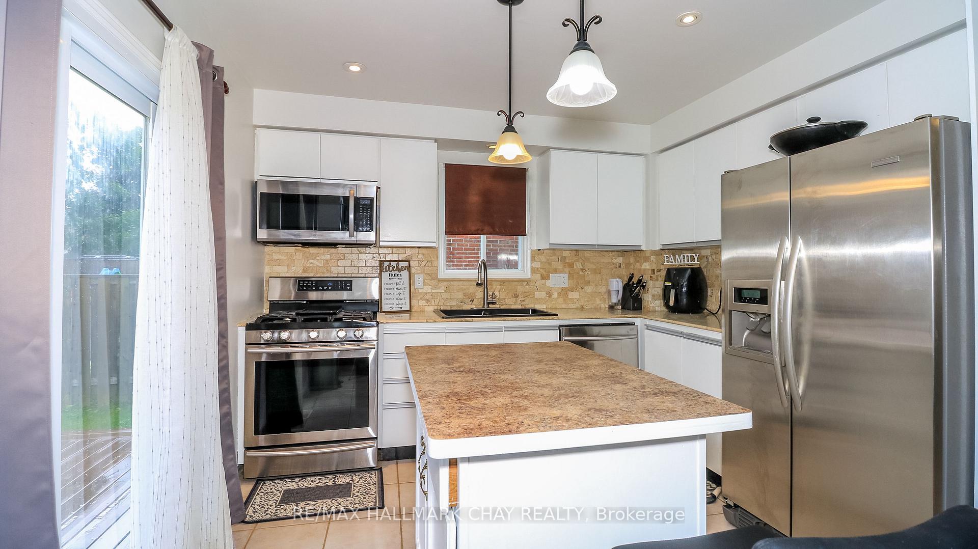 Photo 16 of 182 Kozlov Street, Barrie, West Bayfield — HOMEH