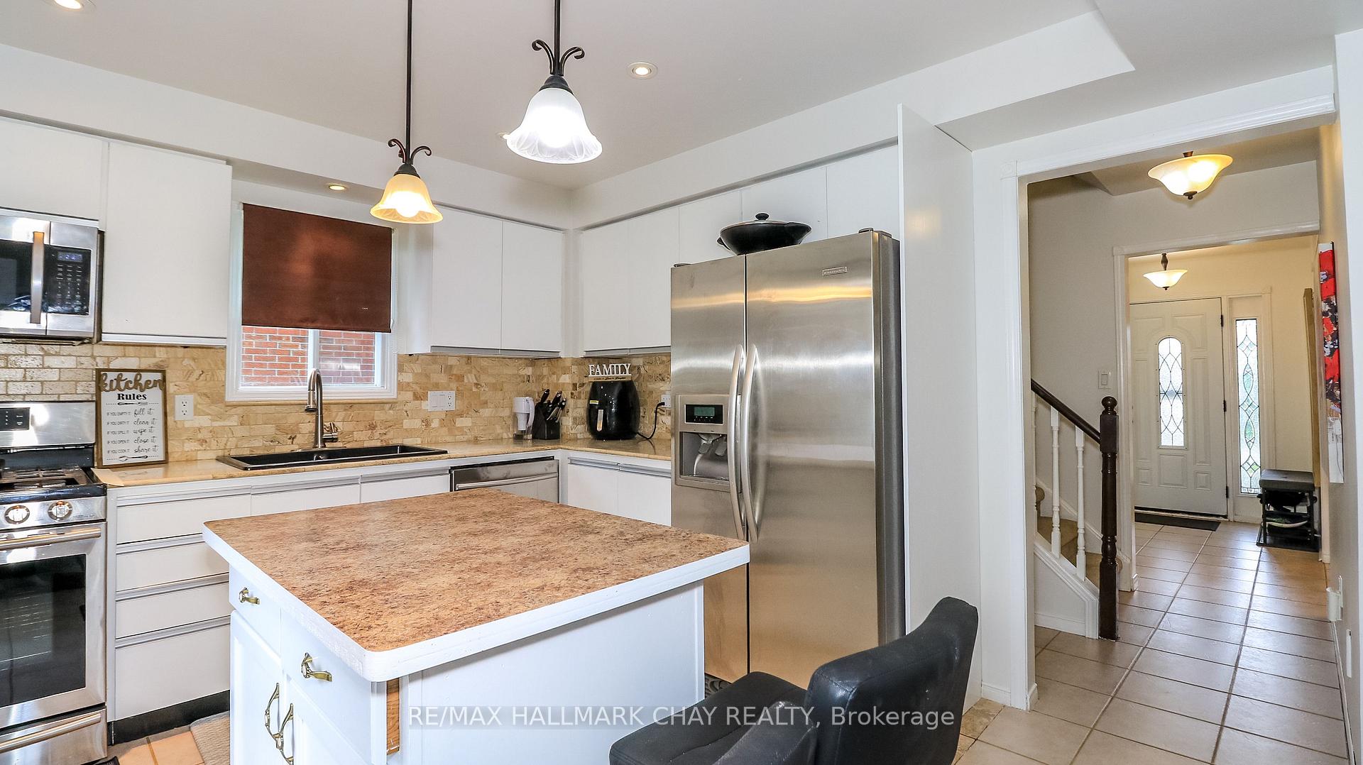 Photo 18 of 182 Kozlov Street, Barrie, West Bayfield — HOMEH