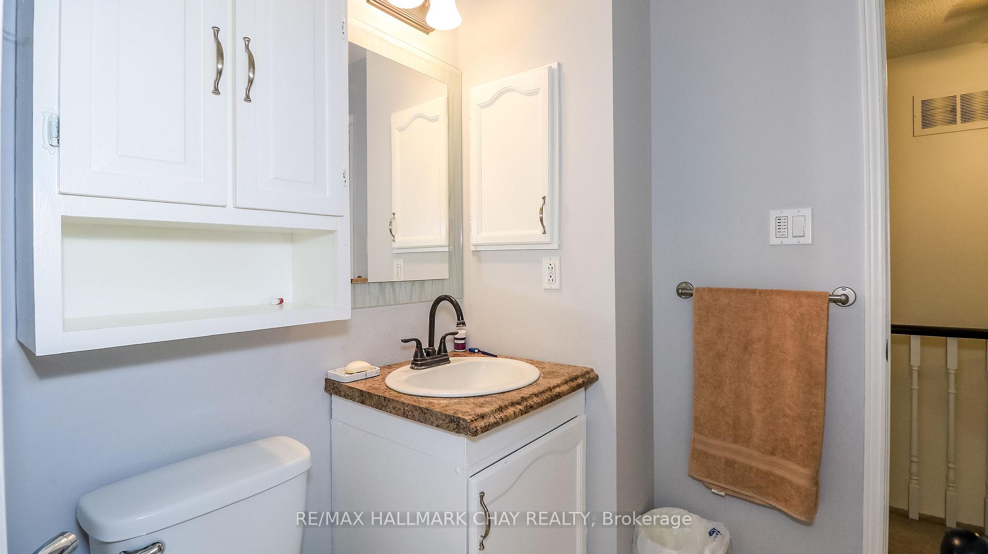 Photo 24 of 182 Kozlov Street, Barrie, West Bayfield — HOMEH