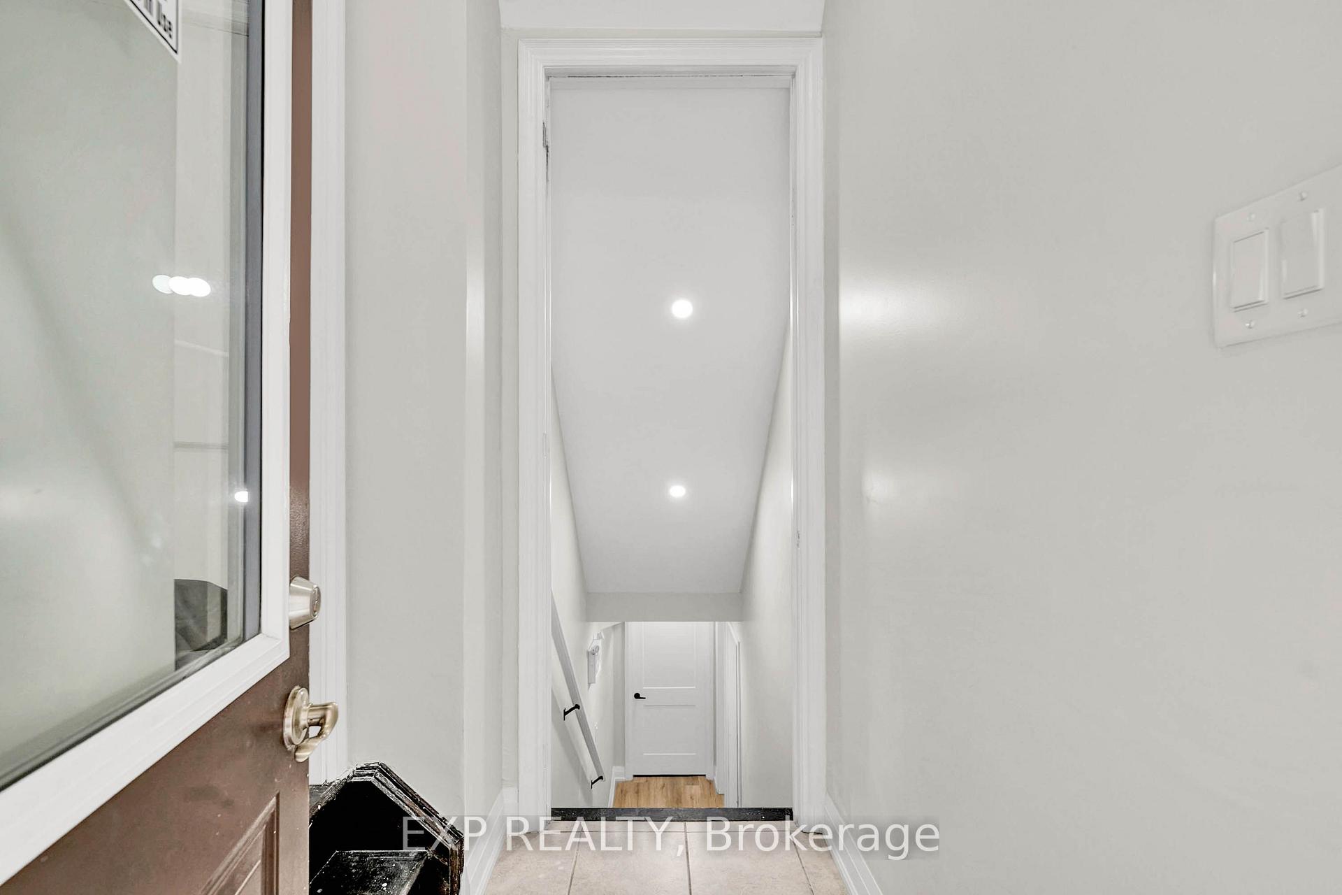 Photo 1 of Unit Unit B, 448 Dougall Avenue, Caledon, Rural Caledon — HOMEH