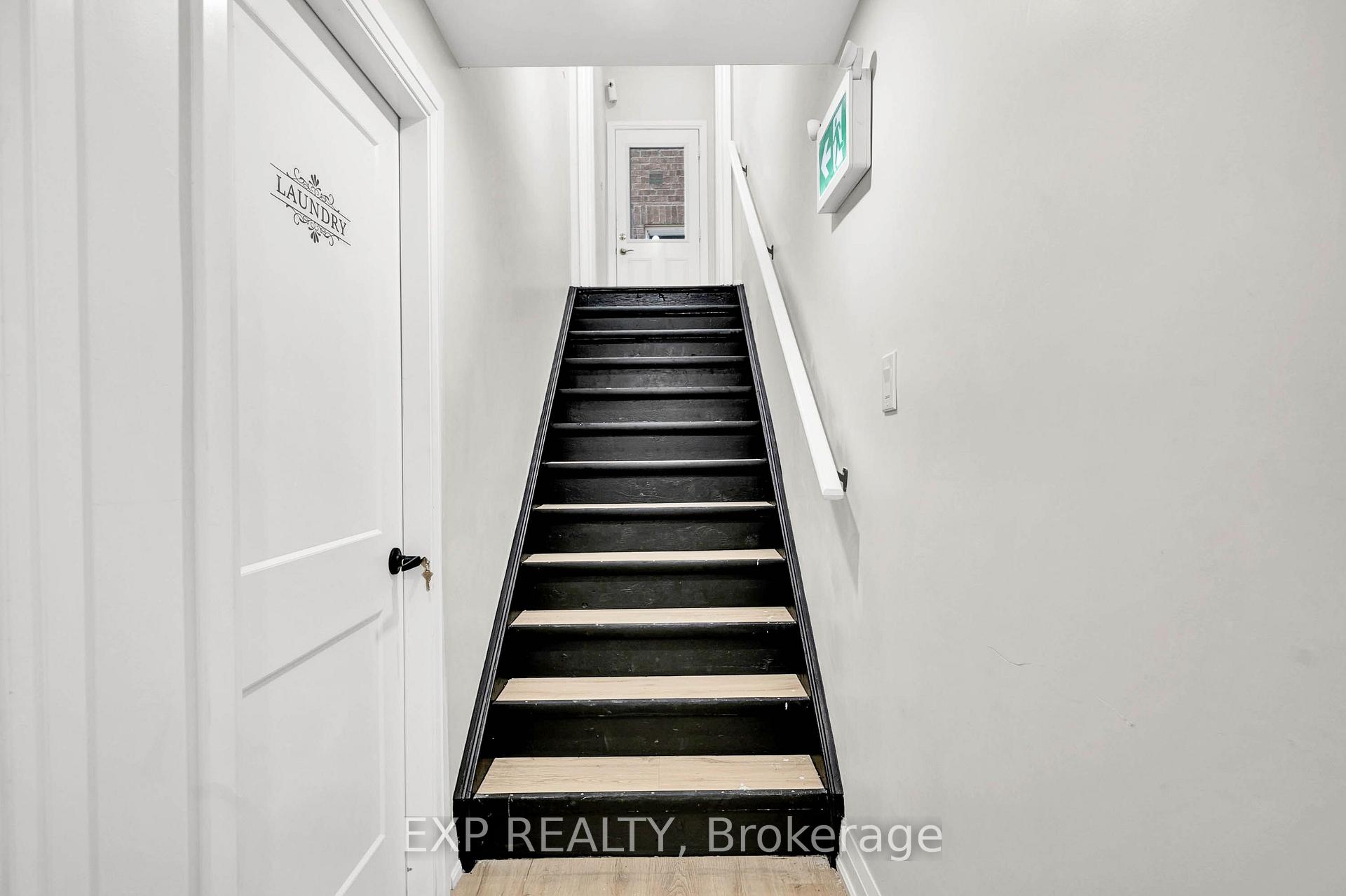 Photo 2 of Unit Unit B, 448 Dougall Avenue, Caledon, Rural Caledon — HOMEH