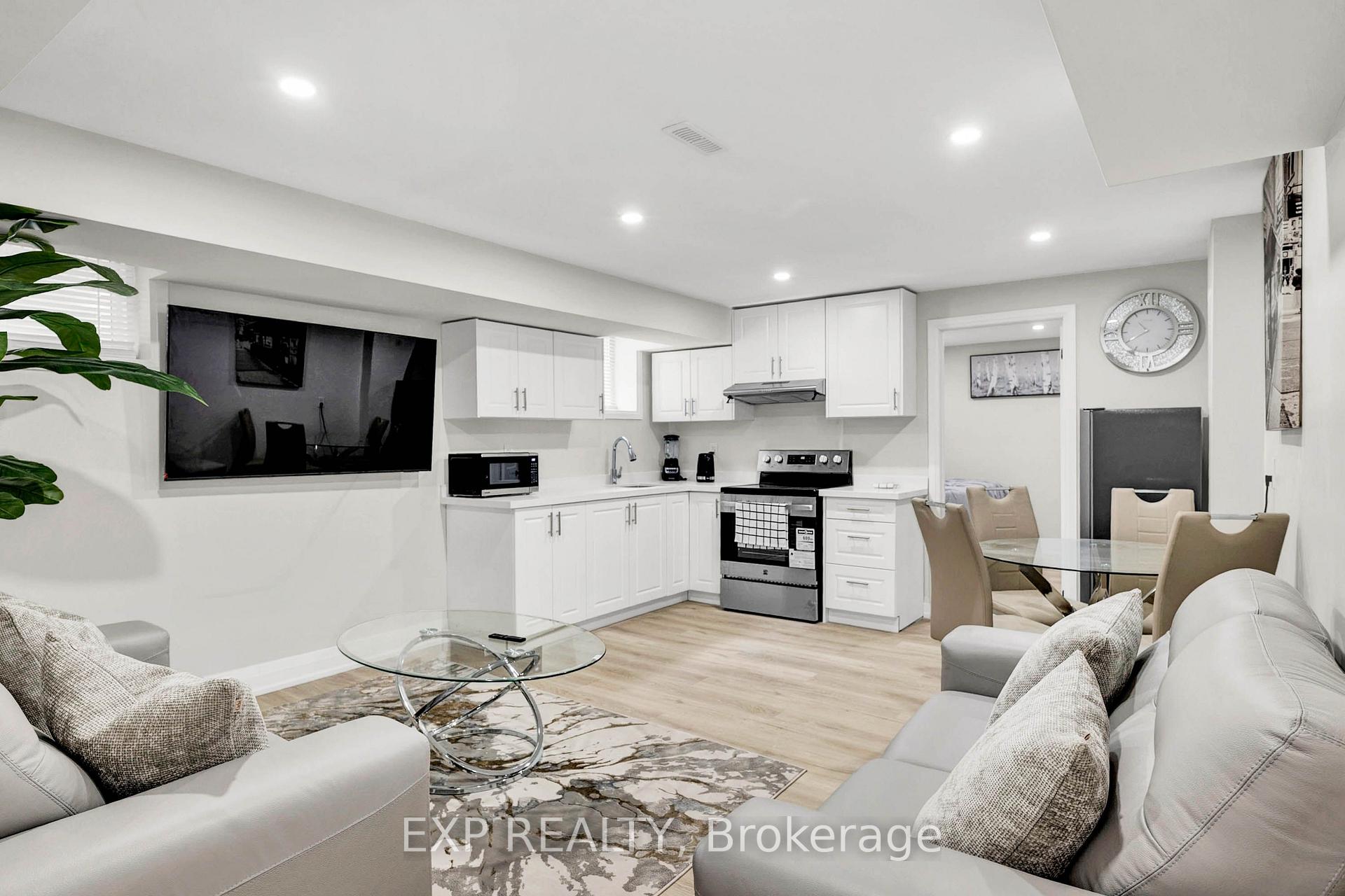 Photo 3 of Unit Unit B, 448 Dougall Avenue, Caledon, Rural Caledon — HOMEH