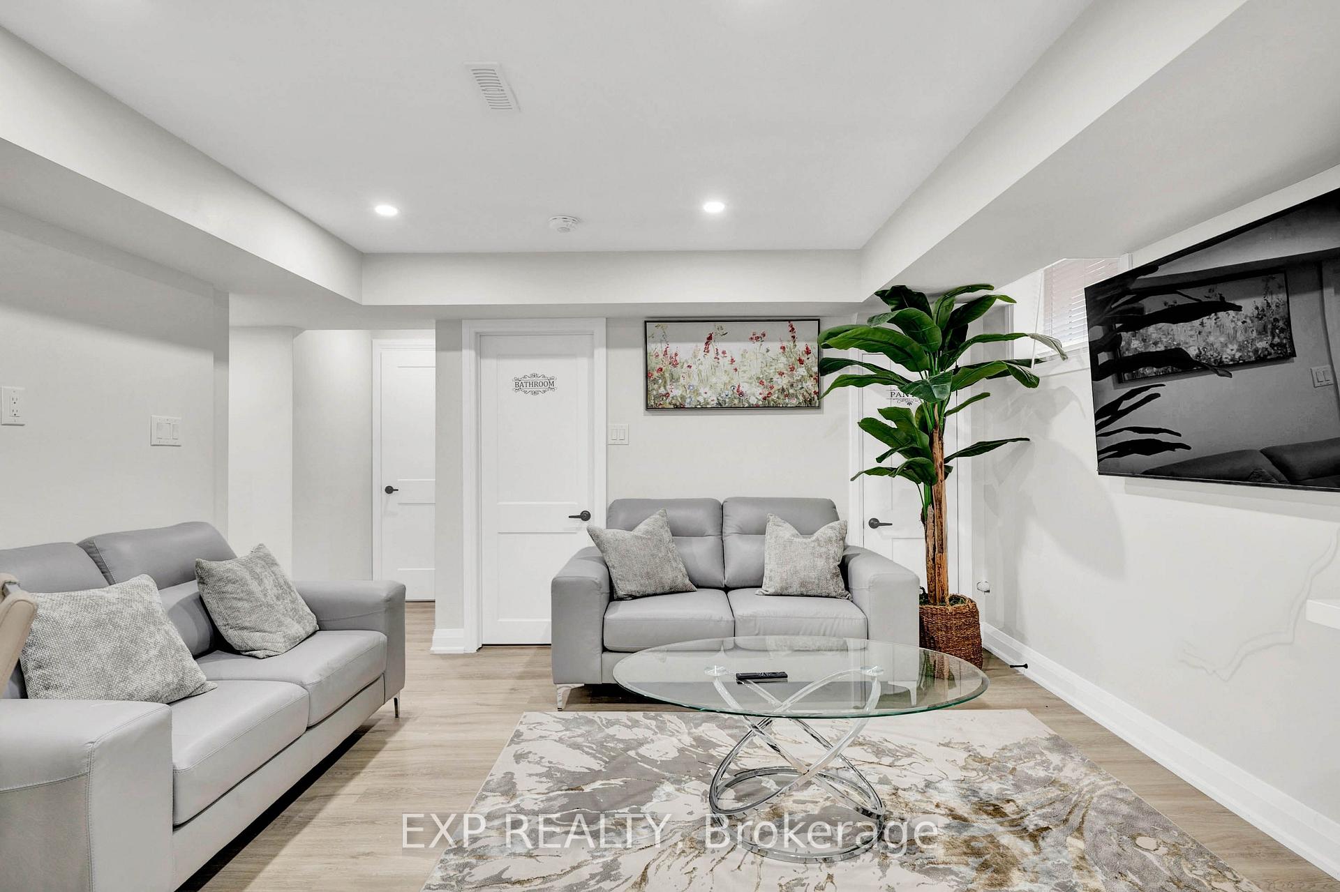 Photo 6 of Unit Unit B, 448 Dougall Avenue, Caledon, Rural Caledon — HOMEH