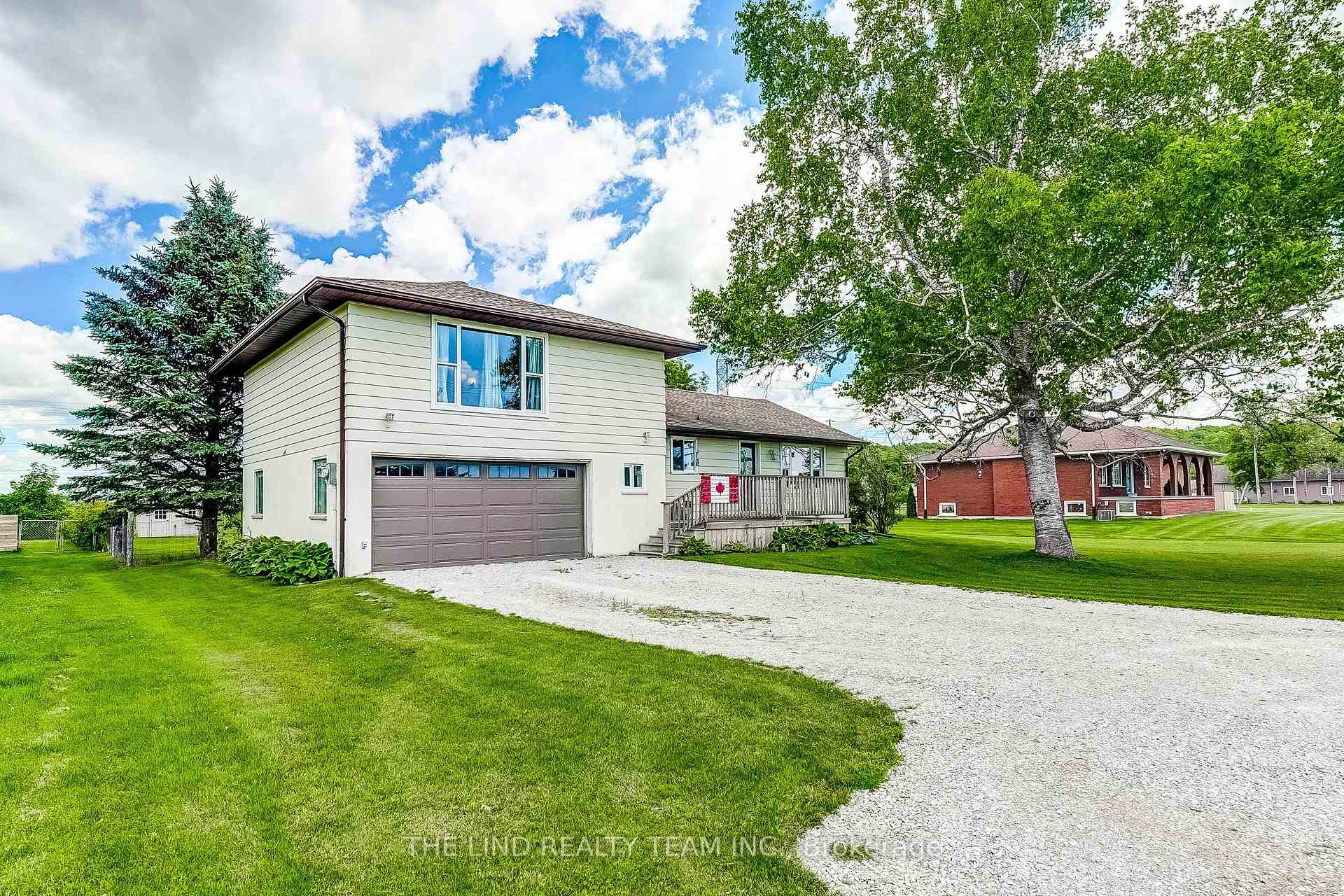 Photo of 19505 Bathurst Street