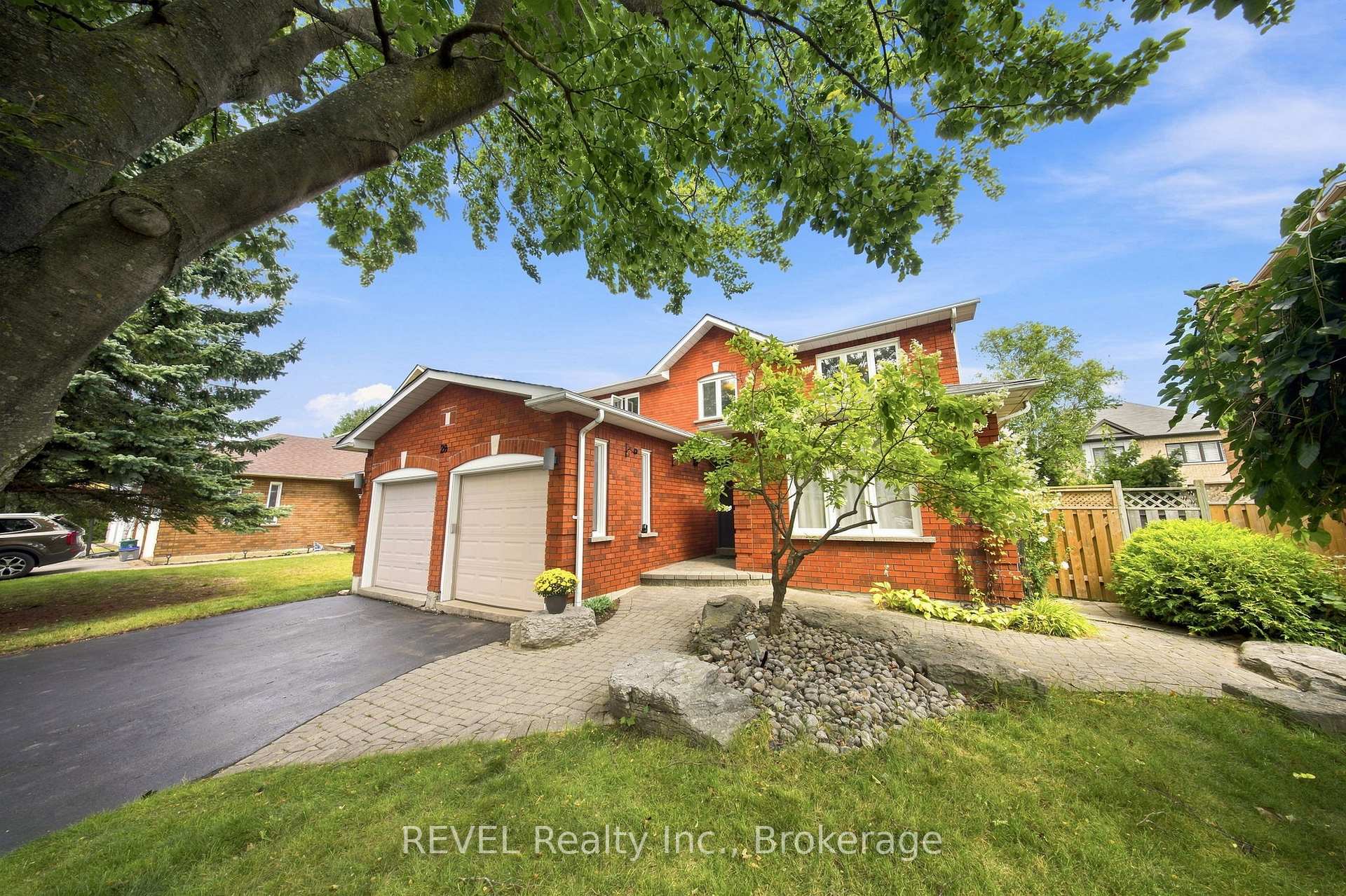 Photo 2 of 28 Falstaff Crescent, Whitby, Rolling Acres — HOMEH