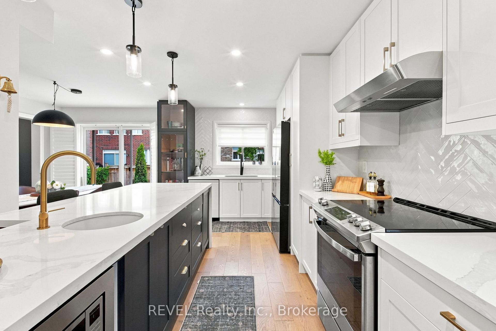Photo 10 of 28 Falstaff Crescent, Whitby, Rolling Acres — HOMEH