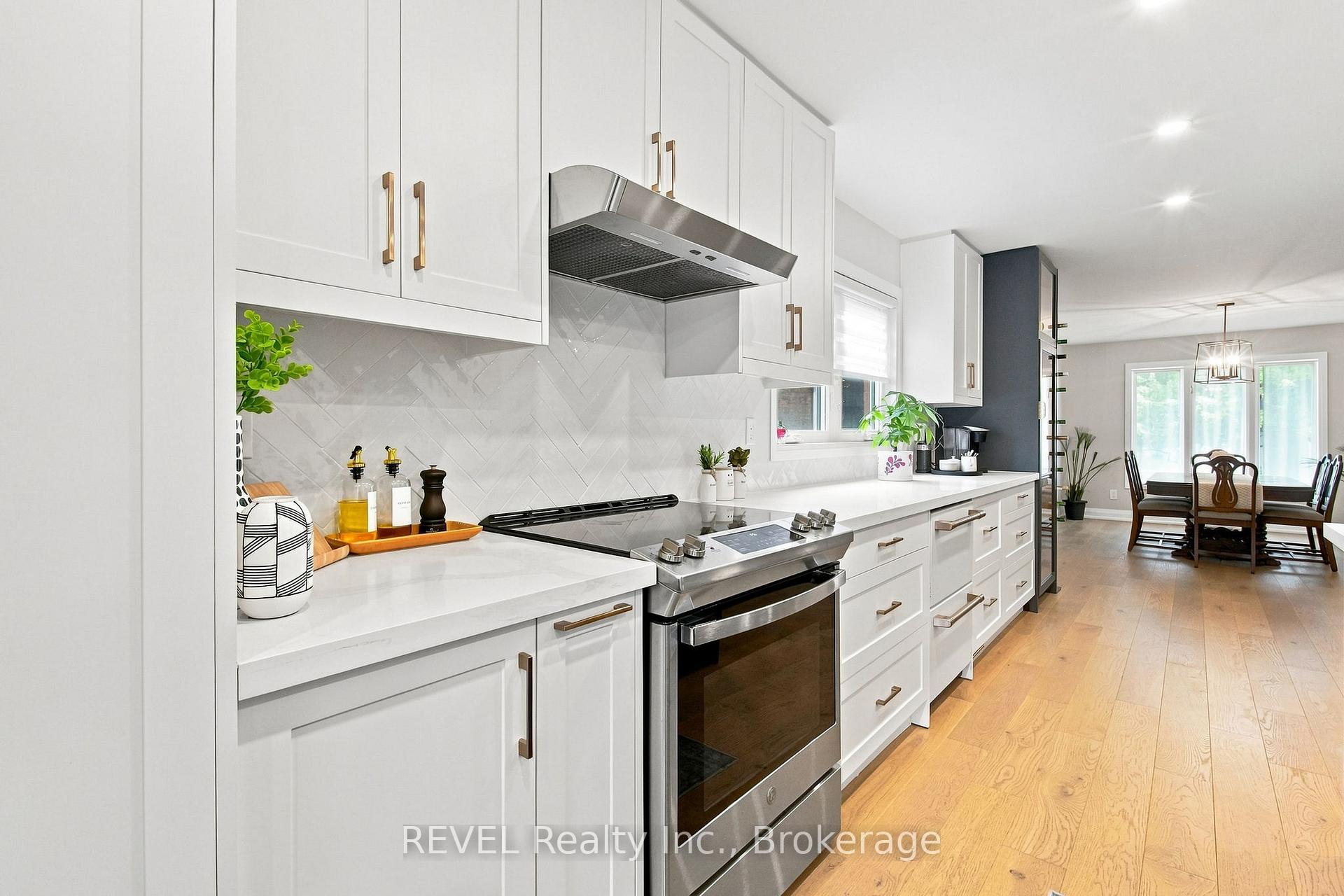Photo 13 of 28 Falstaff Crescent, Whitby, Rolling Acres — HOMEH