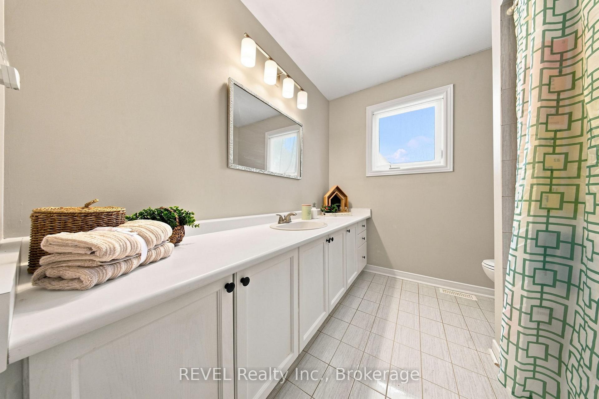 Photo 25 of 28 Falstaff Crescent, Whitby, Rolling Acres — HOMEH