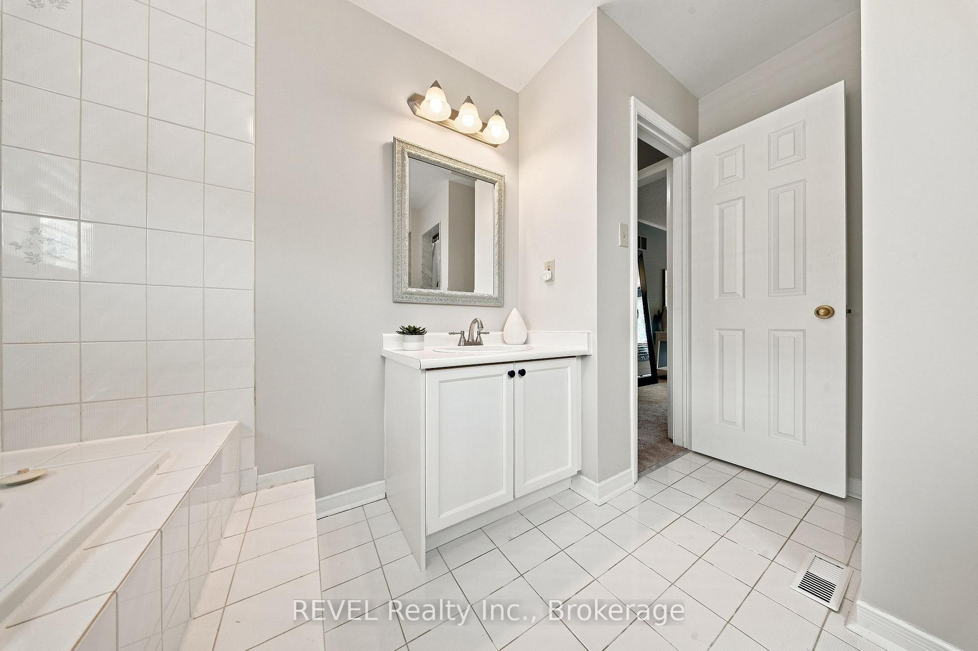 Photo 29 of 28 Falstaff Crescent, Whitby, Rolling Acres — HOMEH