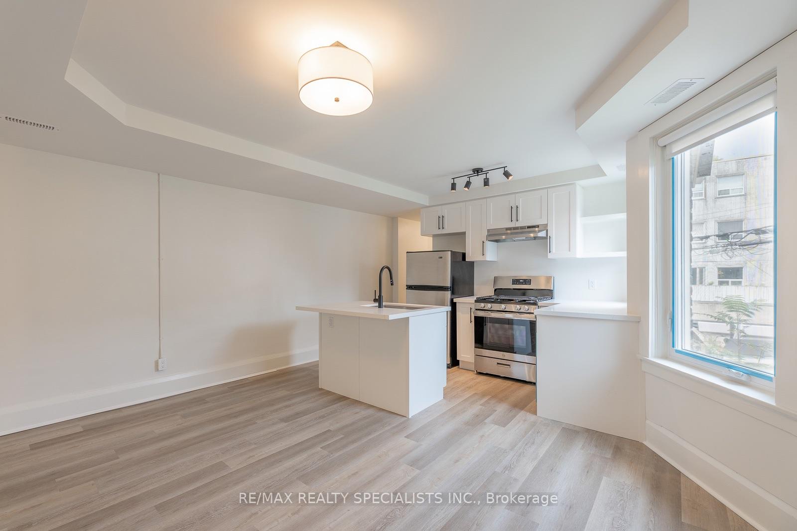 Photo 4 of Unit 3, 82 Marchmount Road, Toronto, Wychwood — HOMEH