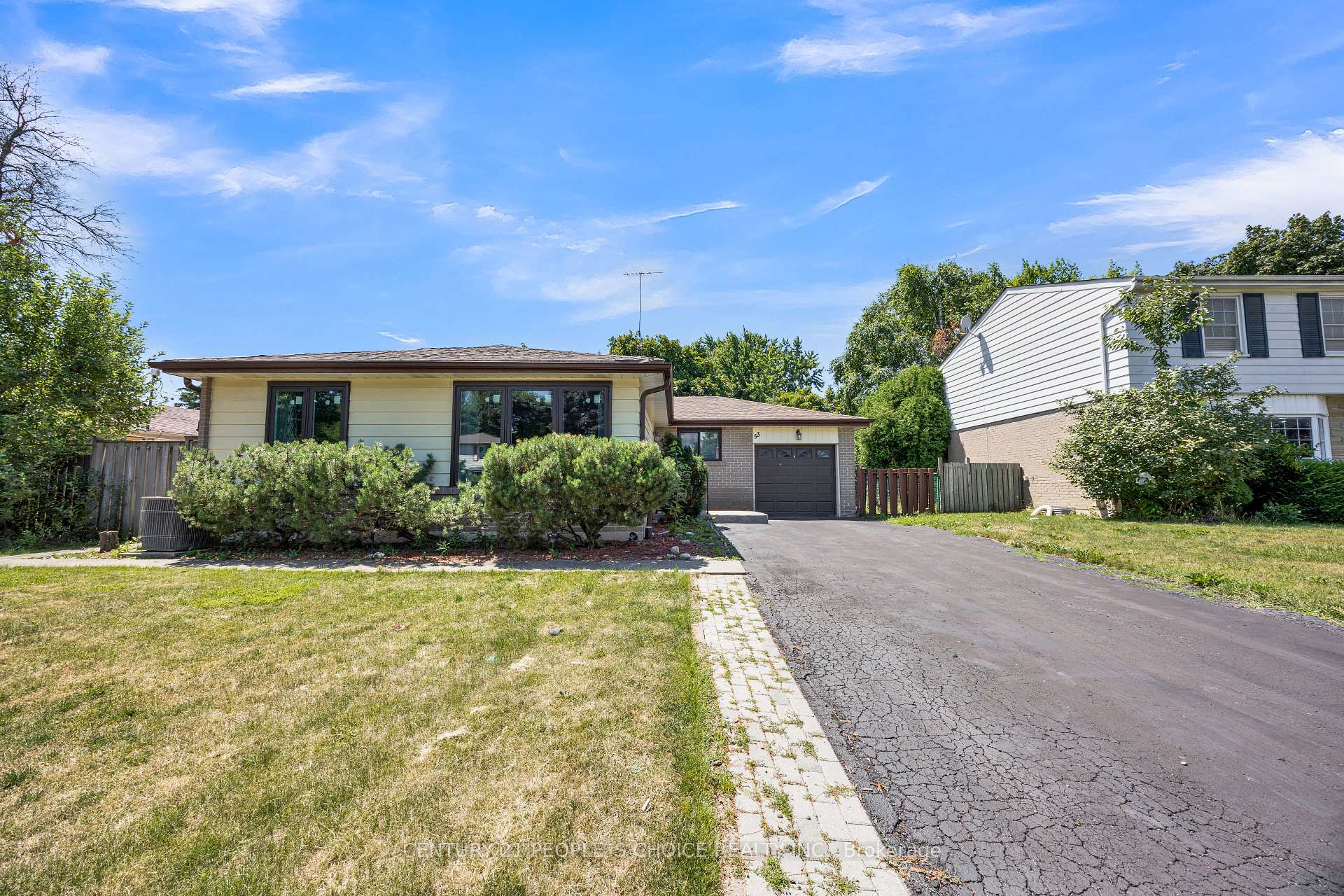 Photo 4 of 53 Brookland Drive W, Brampton, Queen Street Corridor — HOMEH