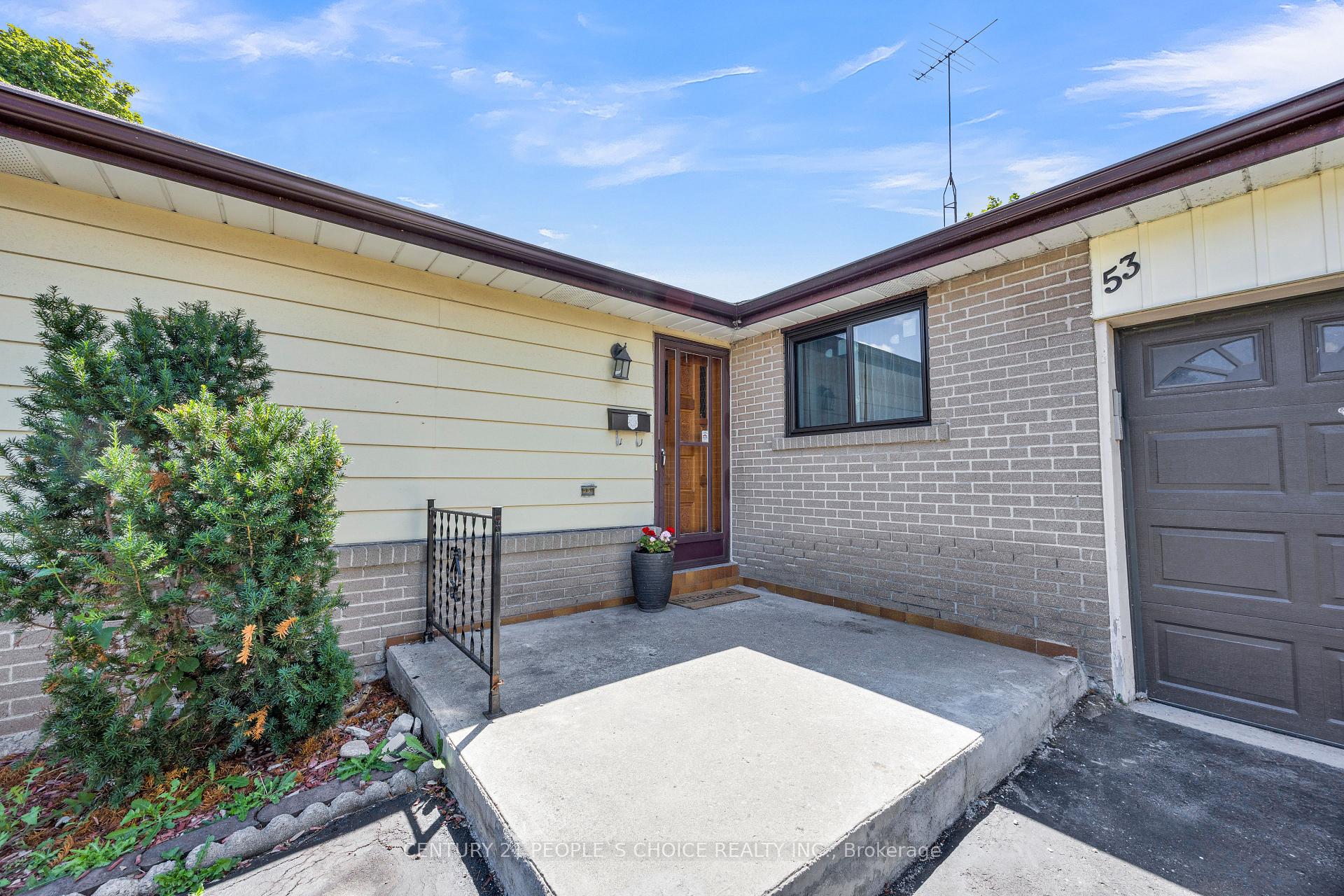 Photo 5 of 53 Brookland Drive W, Brampton, Queen Street Corridor — HOMEH