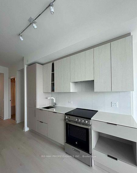 Photo 6 of Unit 3313, 3900 Confederation Parkway, Mississauga, City Centre — HOMEH
