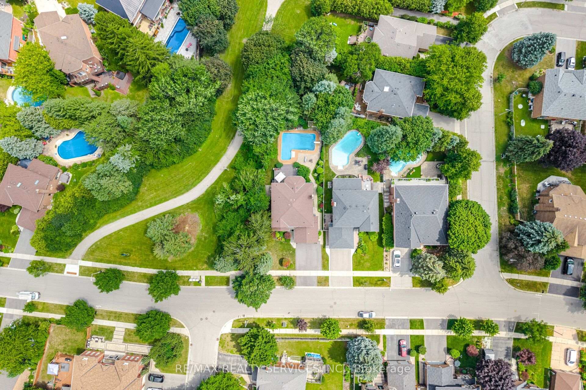 Photo 2 of 29 Christie Drive, Brampton, Snelgrove — HOMEH