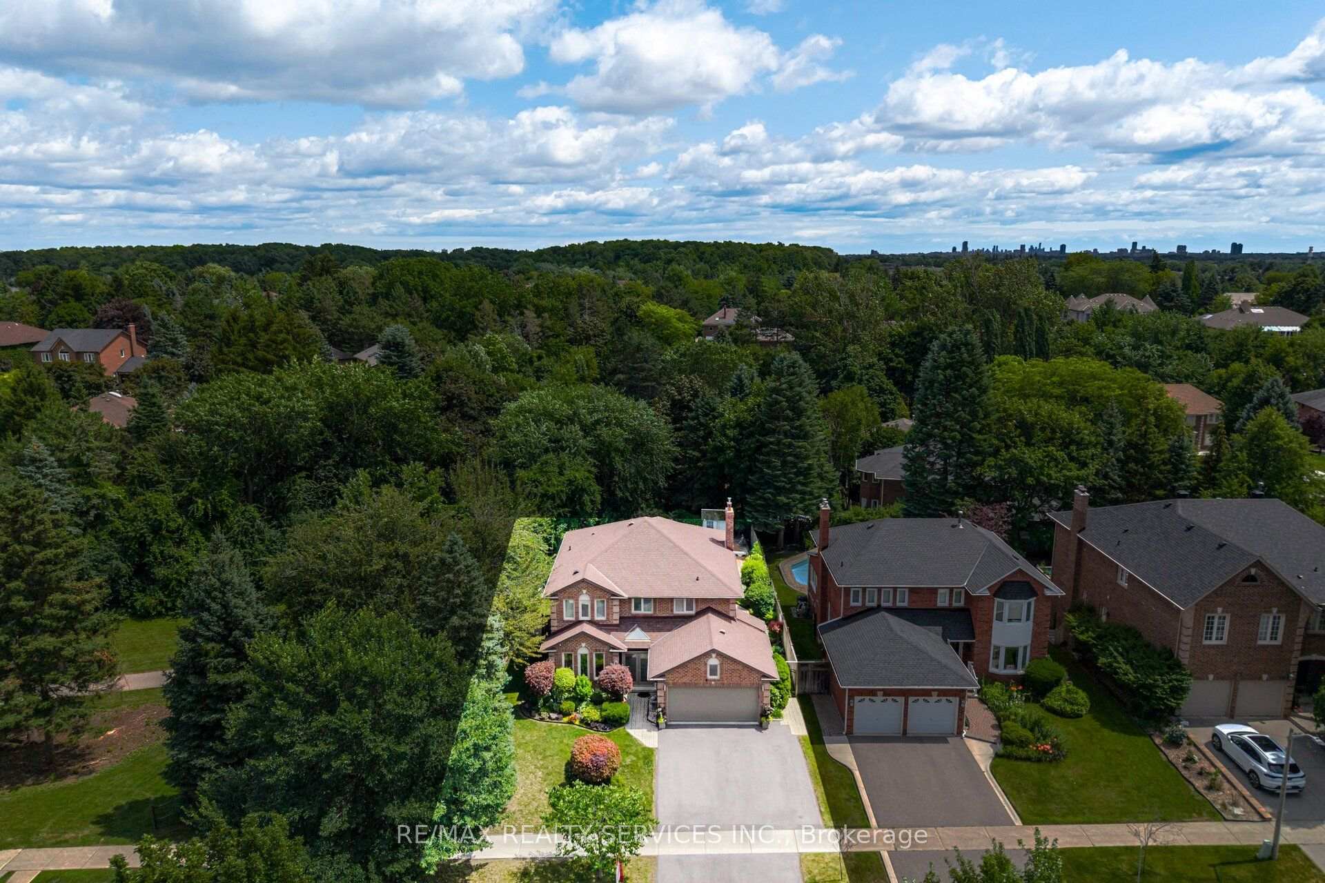 Photo 4 of 29 Christie Drive, Brampton, Snelgrove — HOMEH
