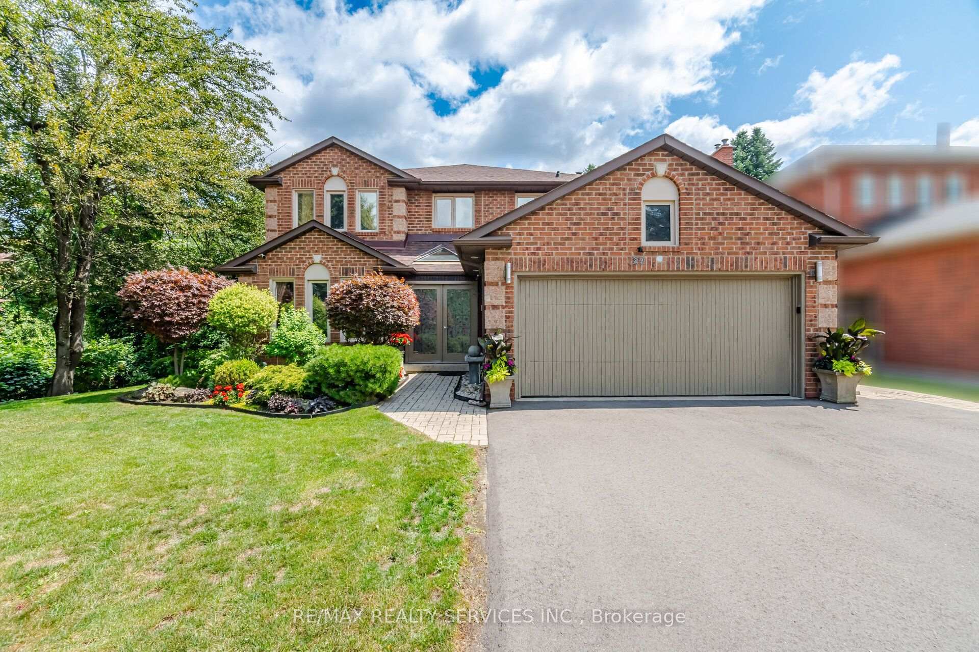 Photo 6 of 29 Christie Drive, Brampton, Snelgrove — HOMEH