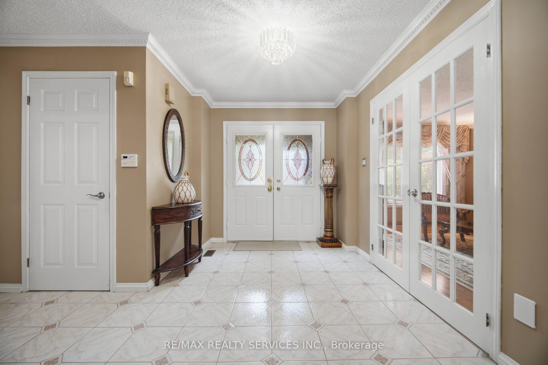 Photo 8 of 29 Christie Drive, Brampton, Snelgrove — HOMEH