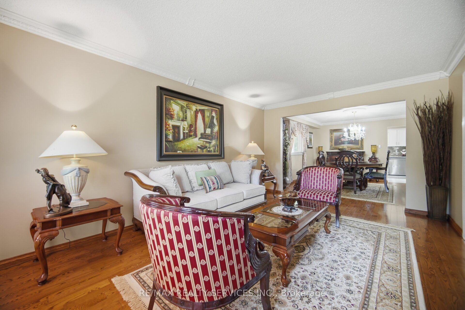 Photo 12 of 29 Christie Drive, Brampton, Snelgrove — HOMEH