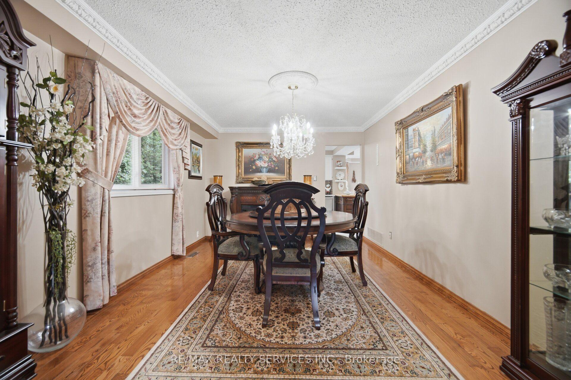 Photo 13 of 29 Christie Drive, Brampton, Snelgrove — HOMEH