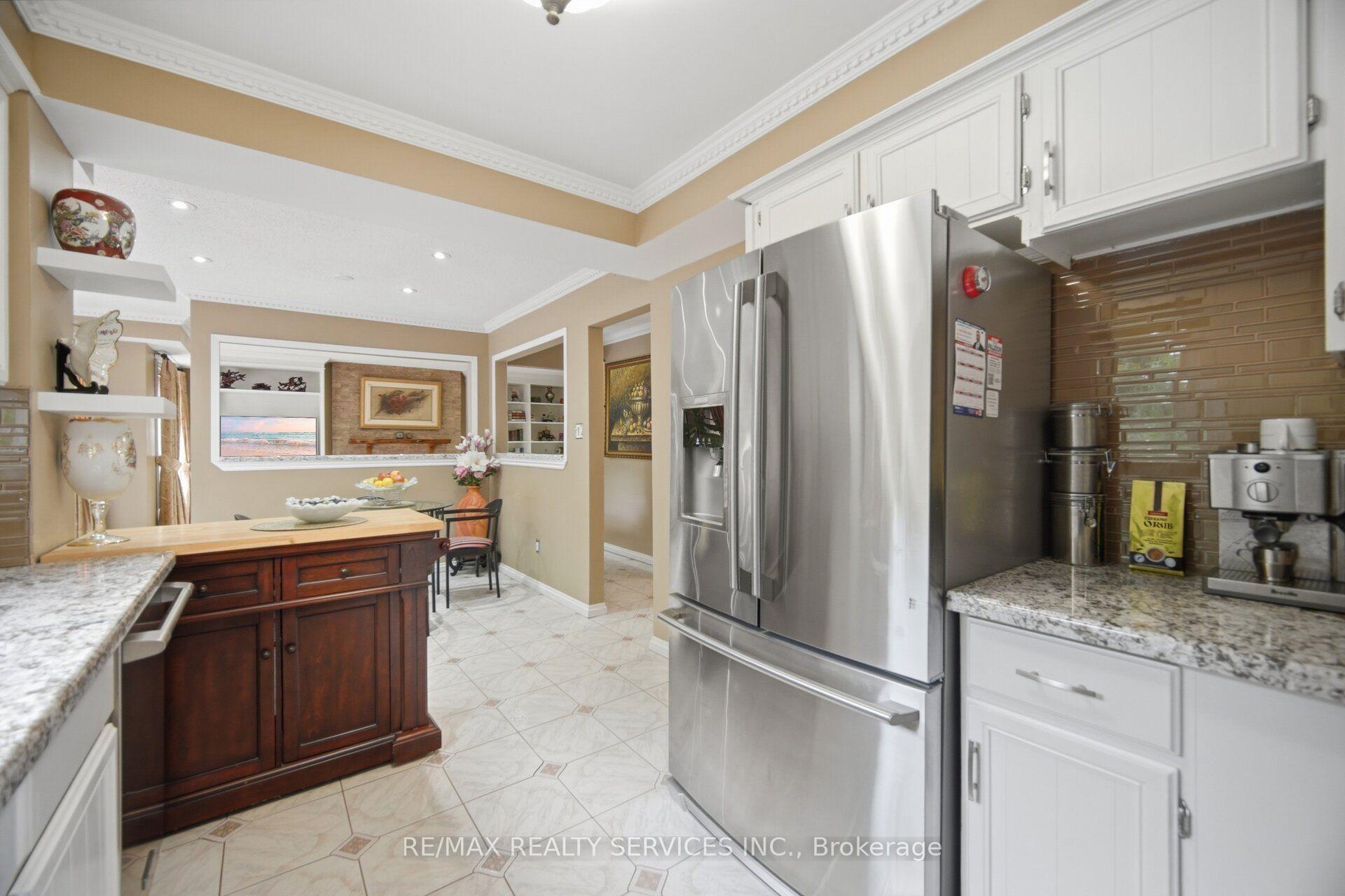 Photo 15 of 29 Christie Drive, Brampton, Snelgrove — HOMEH