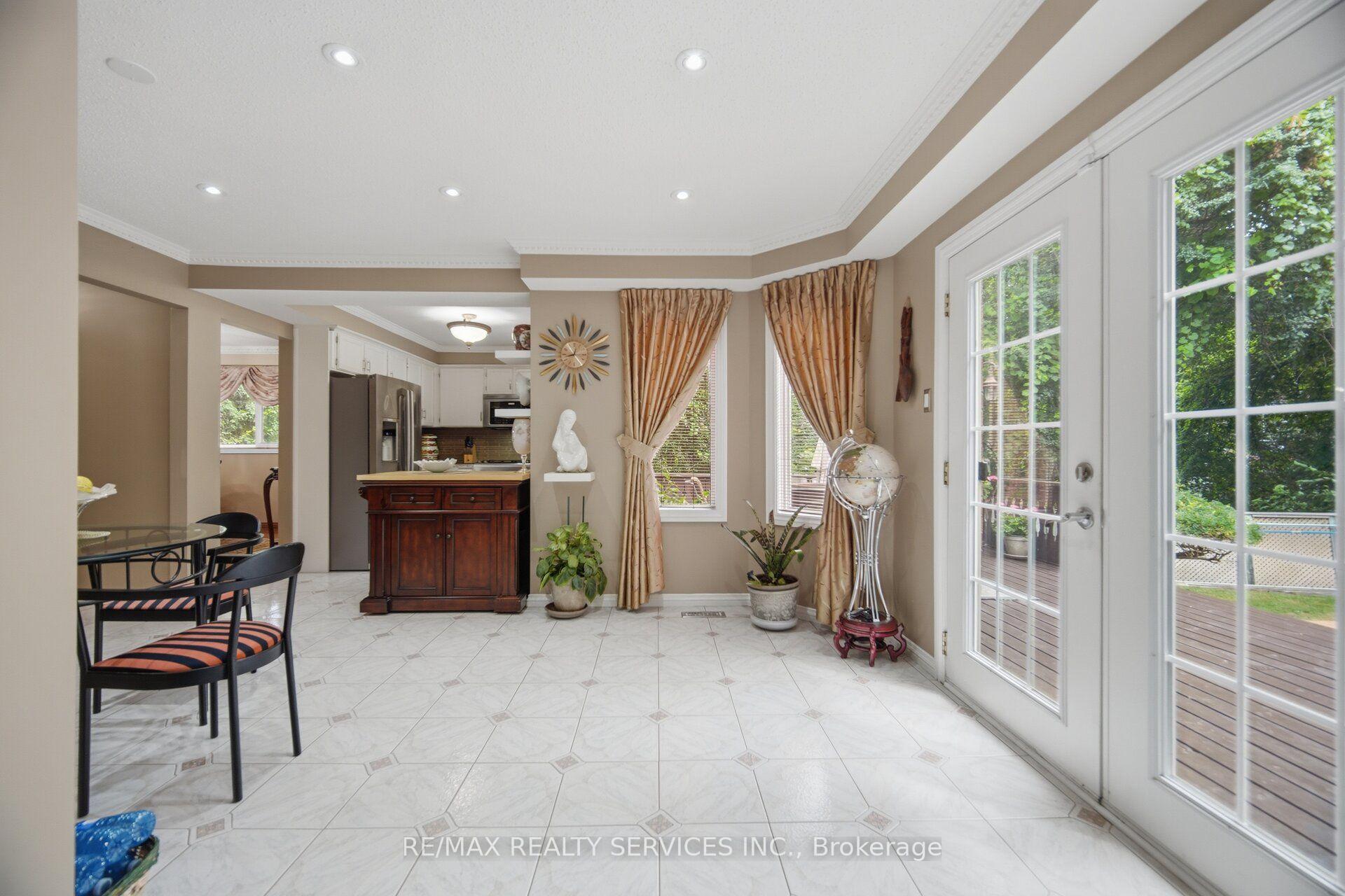 Photo 19 of 29 Christie Drive, Brampton, Snelgrove — HOMEH