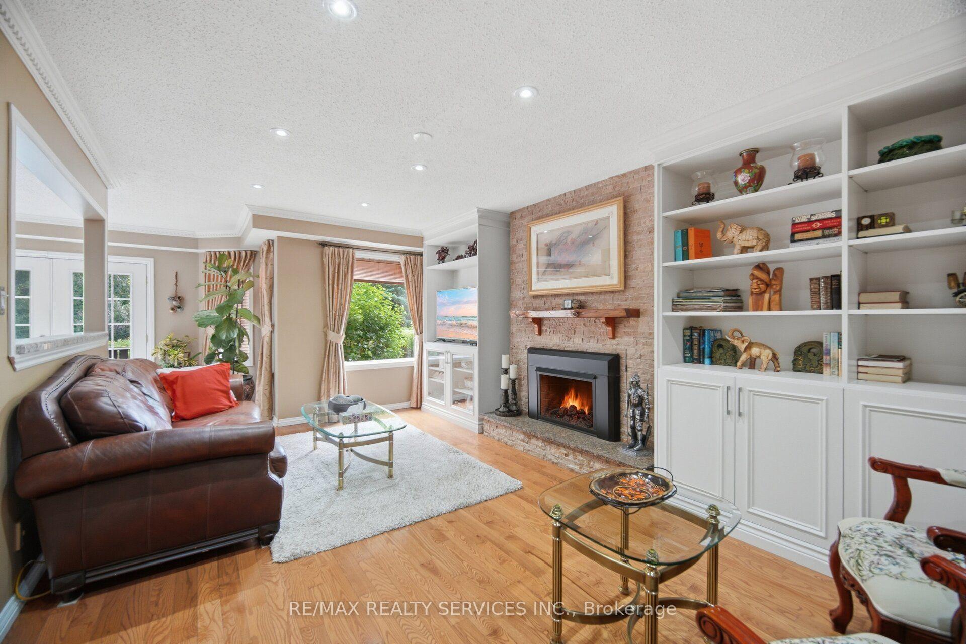 Photo 21 of 29 Christie Drive, Brampton, Snelgrove — HOMEH