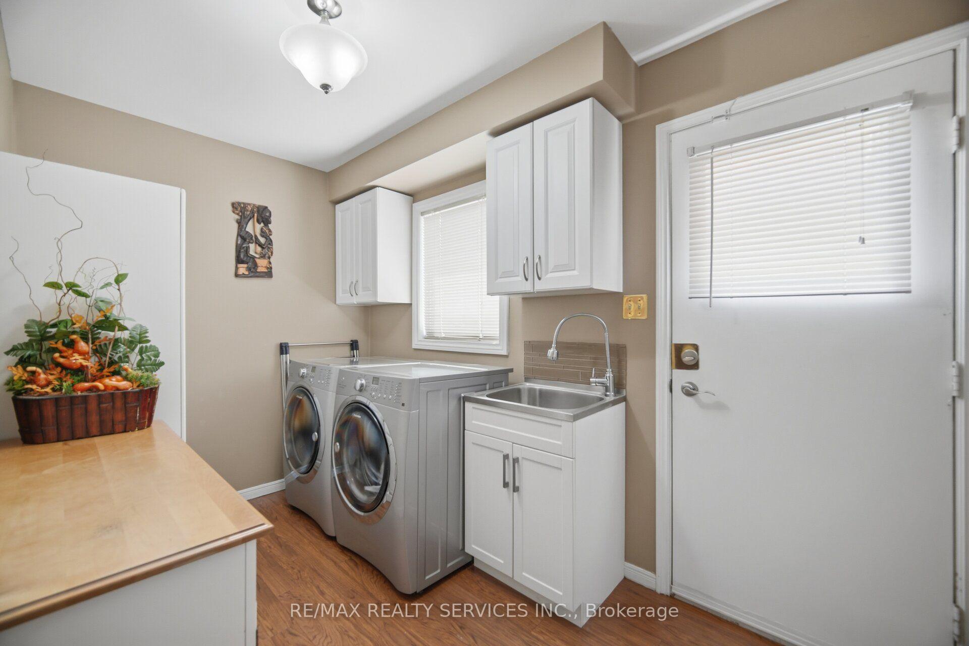 Photo 23 of 29 Christie Drive, Brampton, Snelgrove — HOMEH