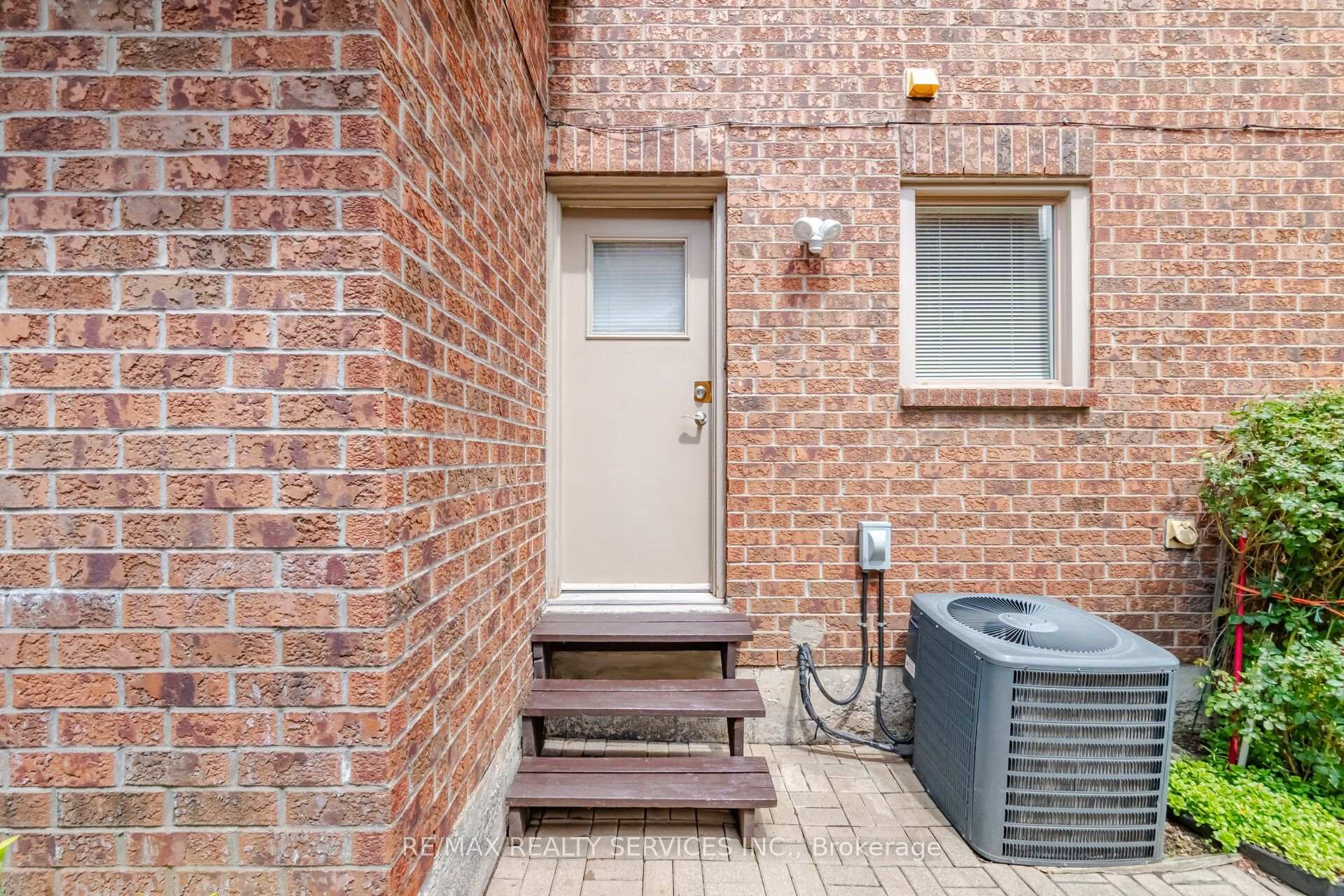 Photo 24 of 29 Christie Drive, Brampton, Snelgrove — HOMEH