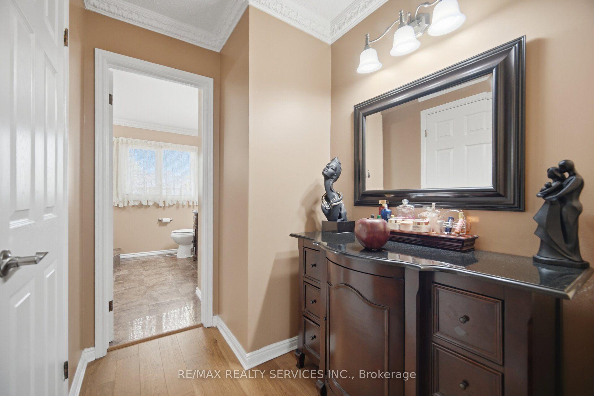 Photo 30 of 29 Christie Drive, Brampton, Snelgrove — HOMEH