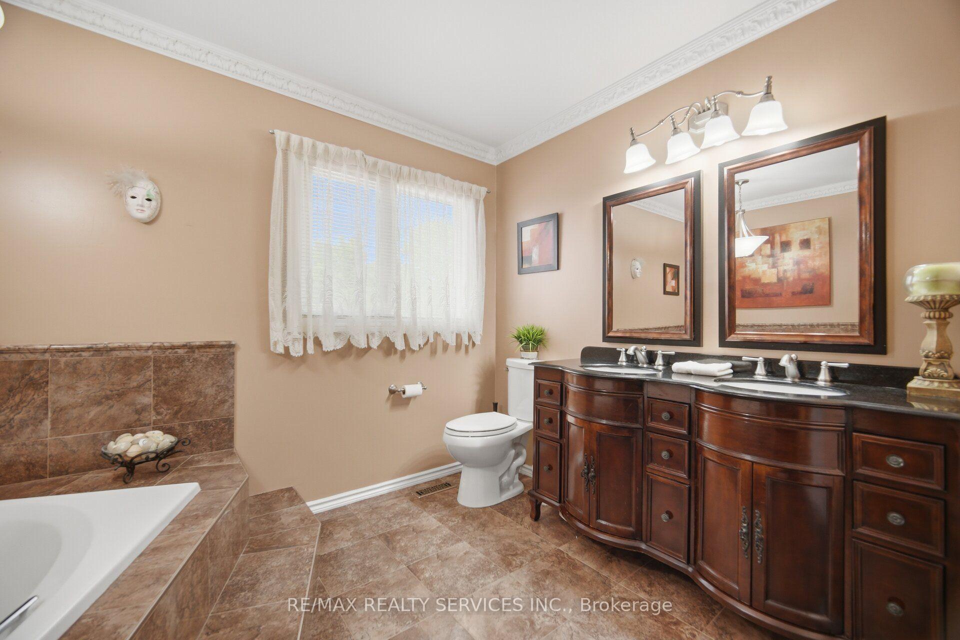 Photo 31 of 29 Christie Drive, Brampton, Snelgrove — HOMEH