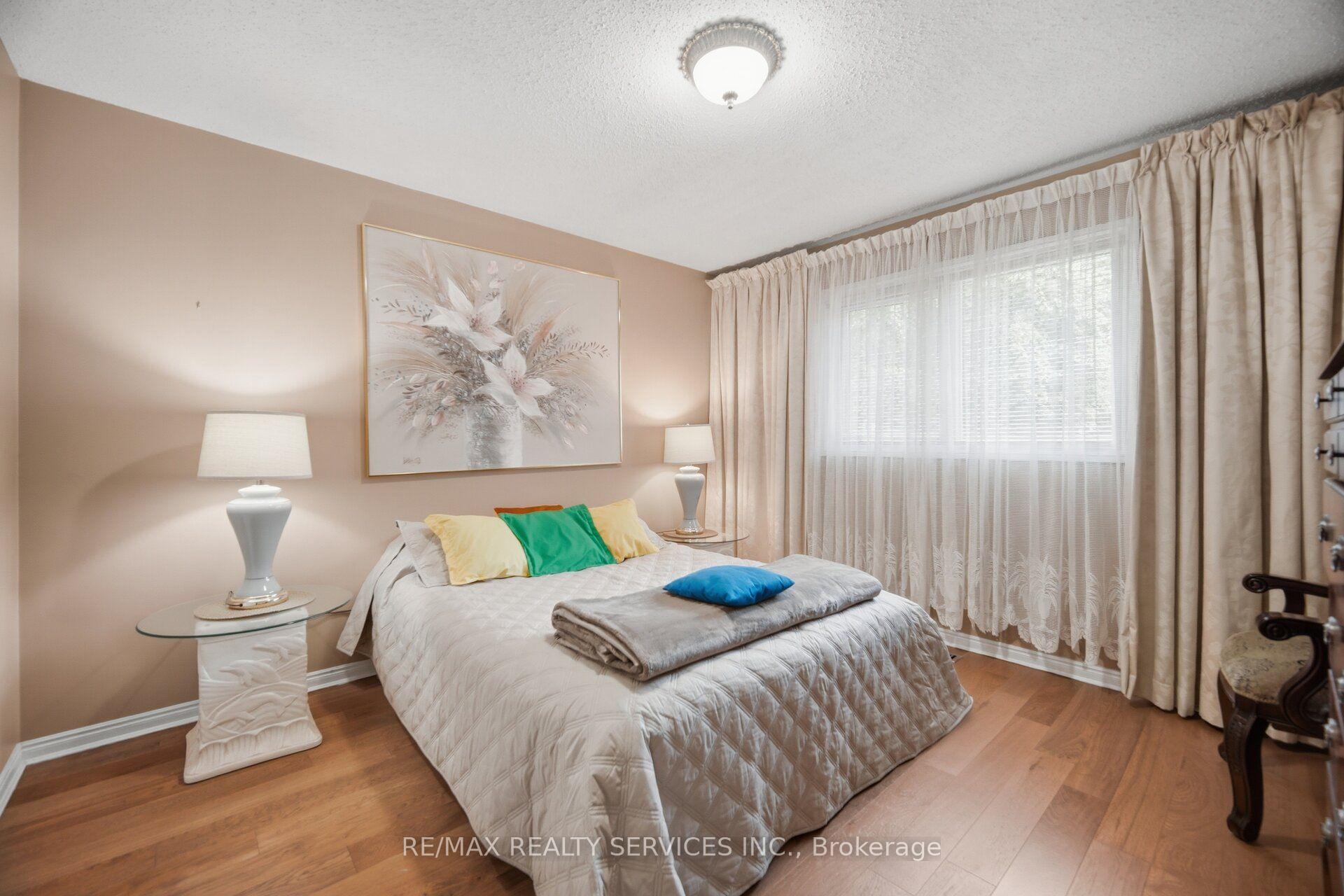 Photo 32 of 29 Christie Drive, Brampton, Snelgrove — HOMEH