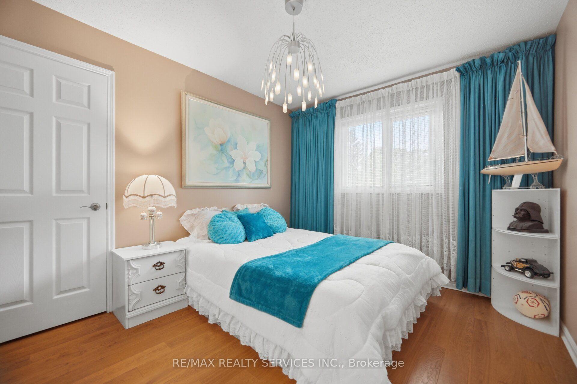 Photo 36 of 29 Christie Drive, Brampton, Snelgrove — HOMEH