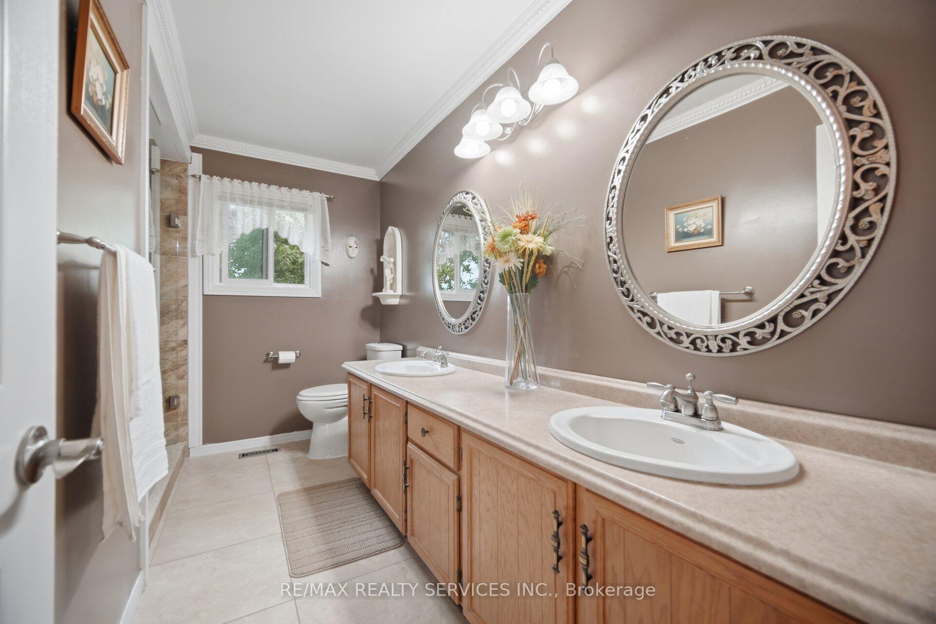 Photo 37 of 29 Christie Drive, Brampton, Snelgrove — HOMEH