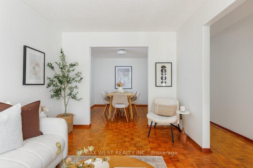 Photo 6 of 214 Markham Street, Toronto, Trinity-Bellwoods — HOMEH