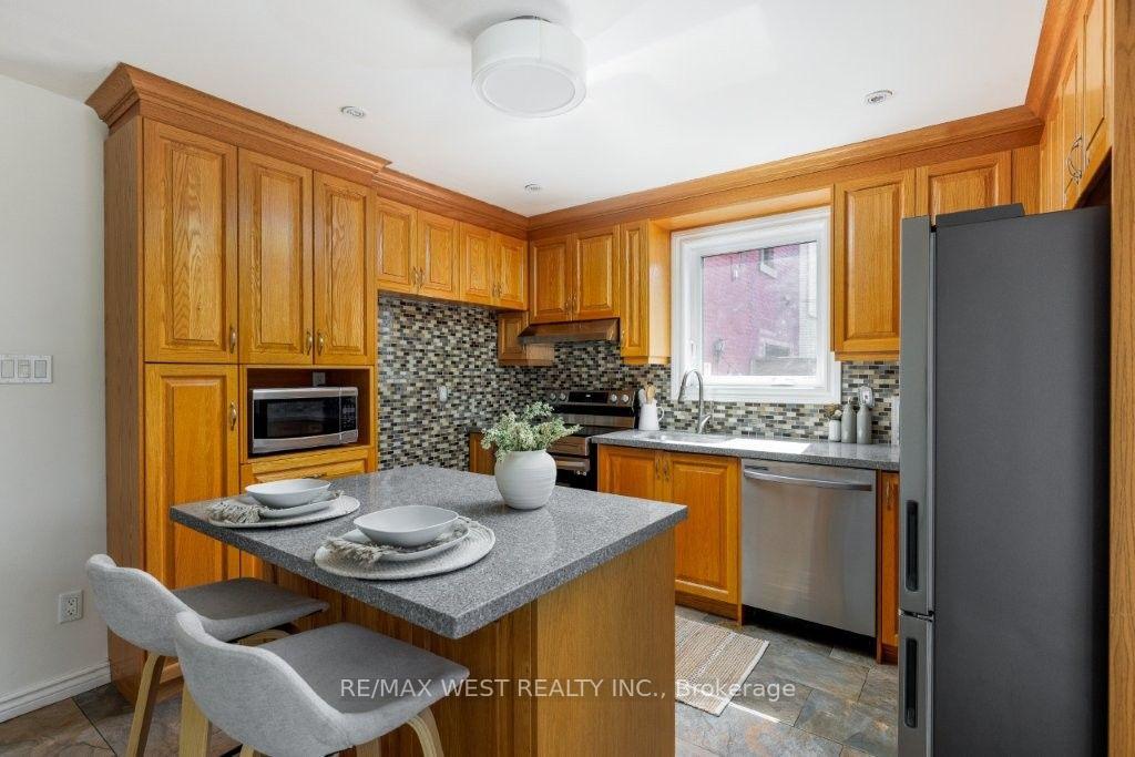 Photo 11 of 214 Markham Street, Toronto, Trinity-Bellwoods — HOMEH
