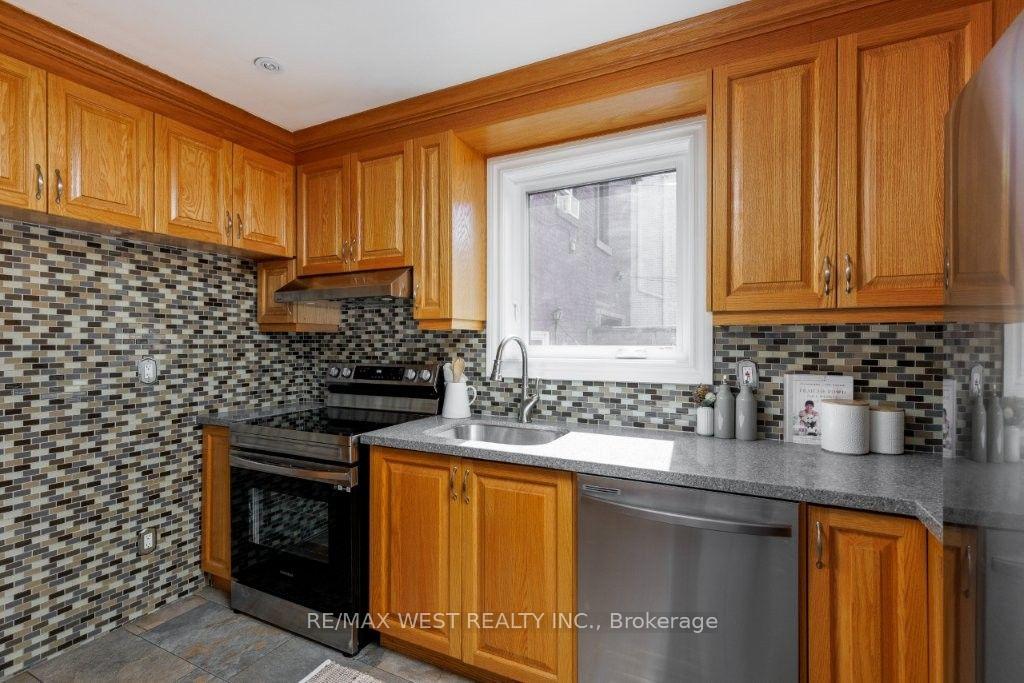 Photo 12 of 214 Markham Street, Toronto, Trinity-Bellwoods — HOMEH