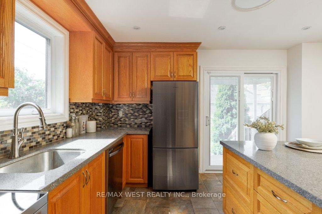 Photo 13 of 214 Markham Street, Toronto, Trinity-Bellwoods — HOMEH