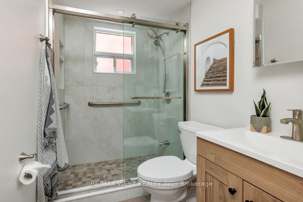 Photo 14 of 214 Markham Street, Toronto, Trinity-Bellwoods — HOMEH