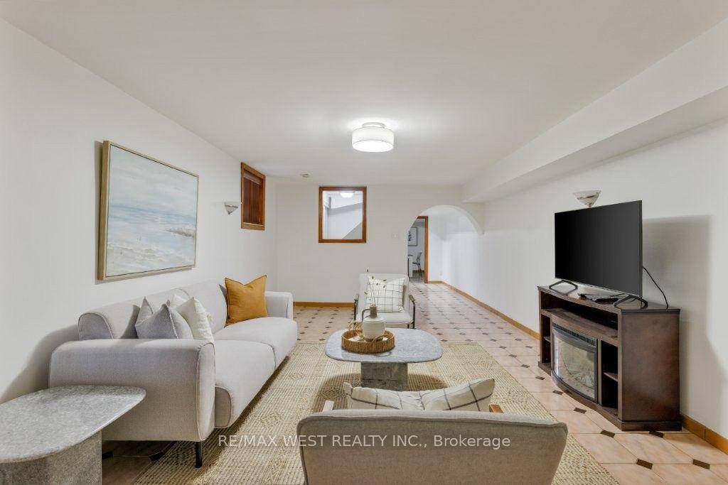 Photo 23 of 214 Markham Street, Toronto, Trinity-Bellwoods — HOMEH
