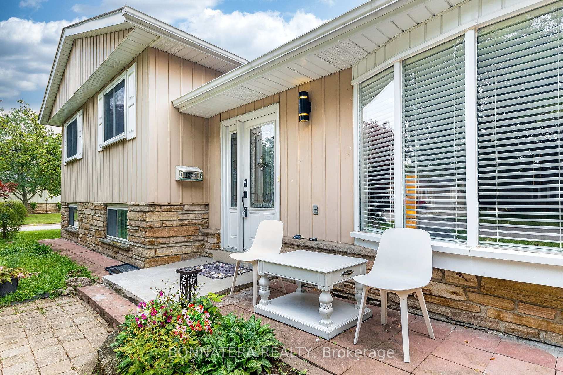 Photo 1 of 1324 Aldridge Crescent, Burlington, Palmer — HOMEH