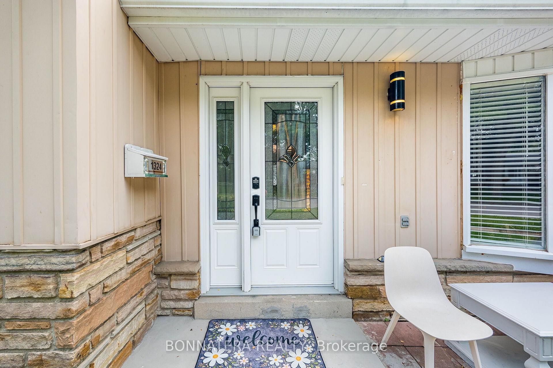 Photo 2 of 1324 Aldridge Crescent, Burlington, Palmer — HOMEH