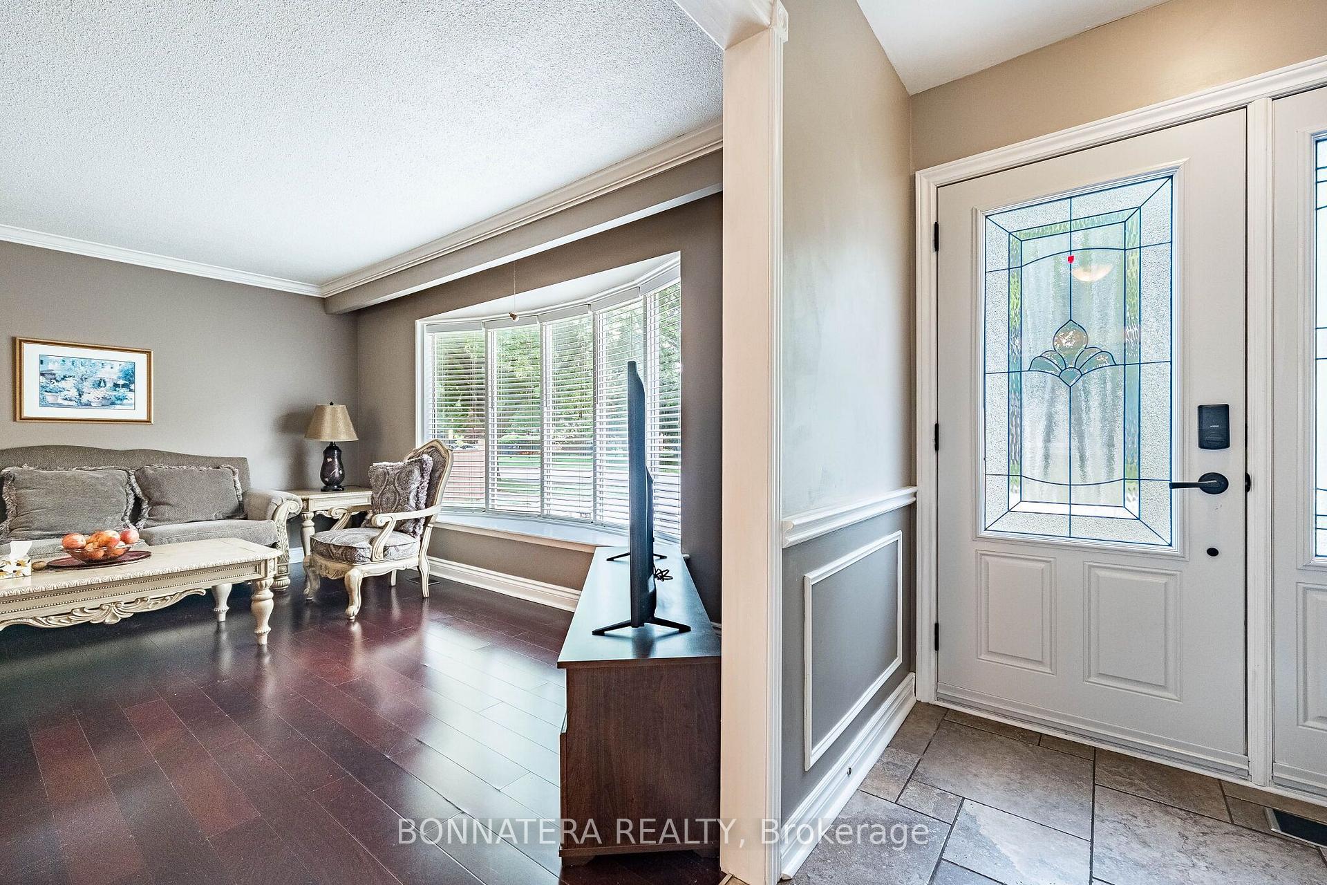 Photo 4 of 1324 Aldridge Crescent, Burlington, Palmer — HOMEH